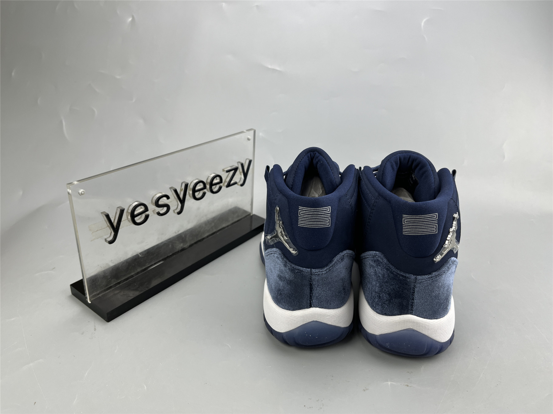 UA WMNS AIR JORDAN 11 RETRO