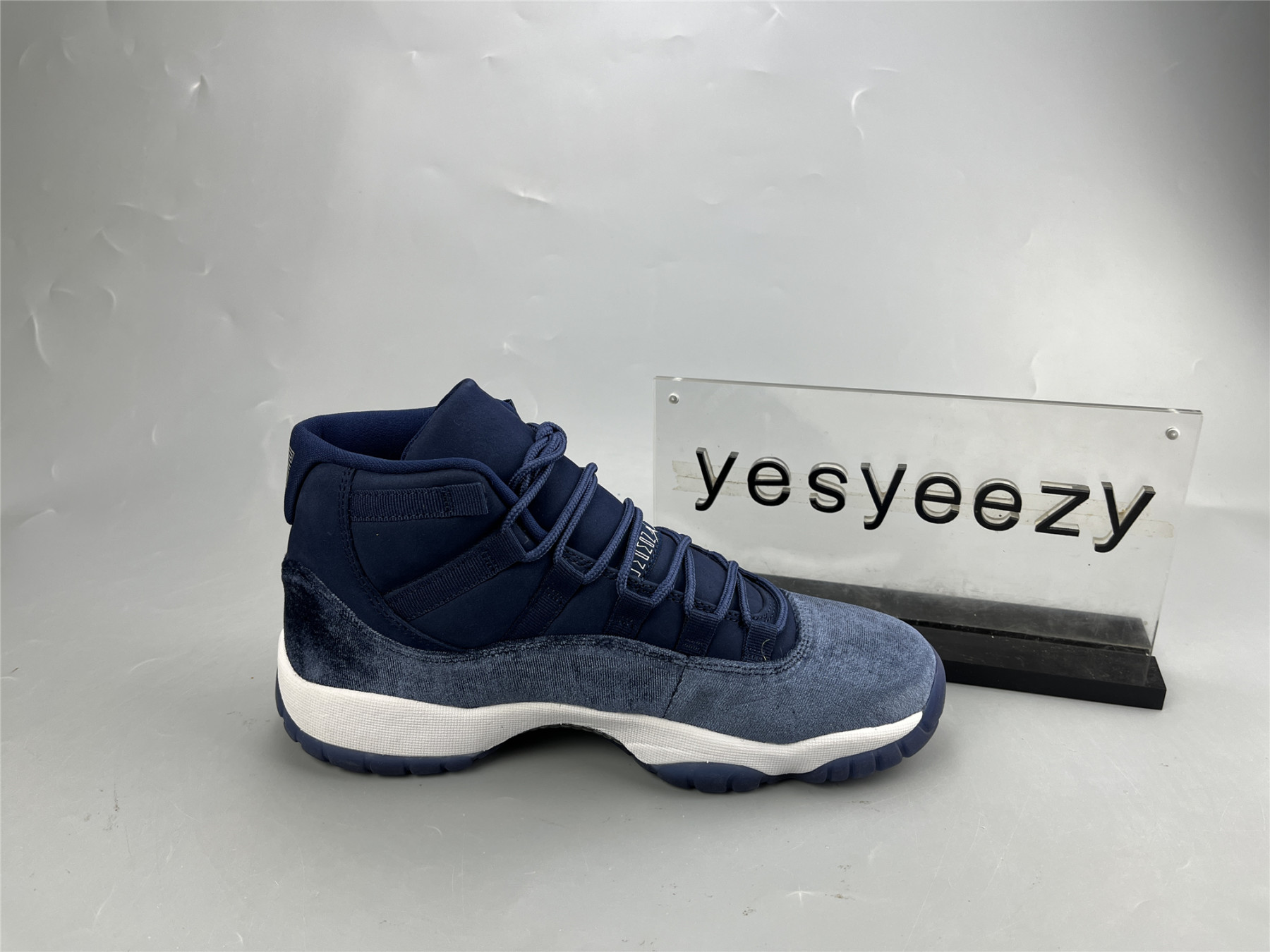 UA WMNS AIR JORDAN 11 RETRO