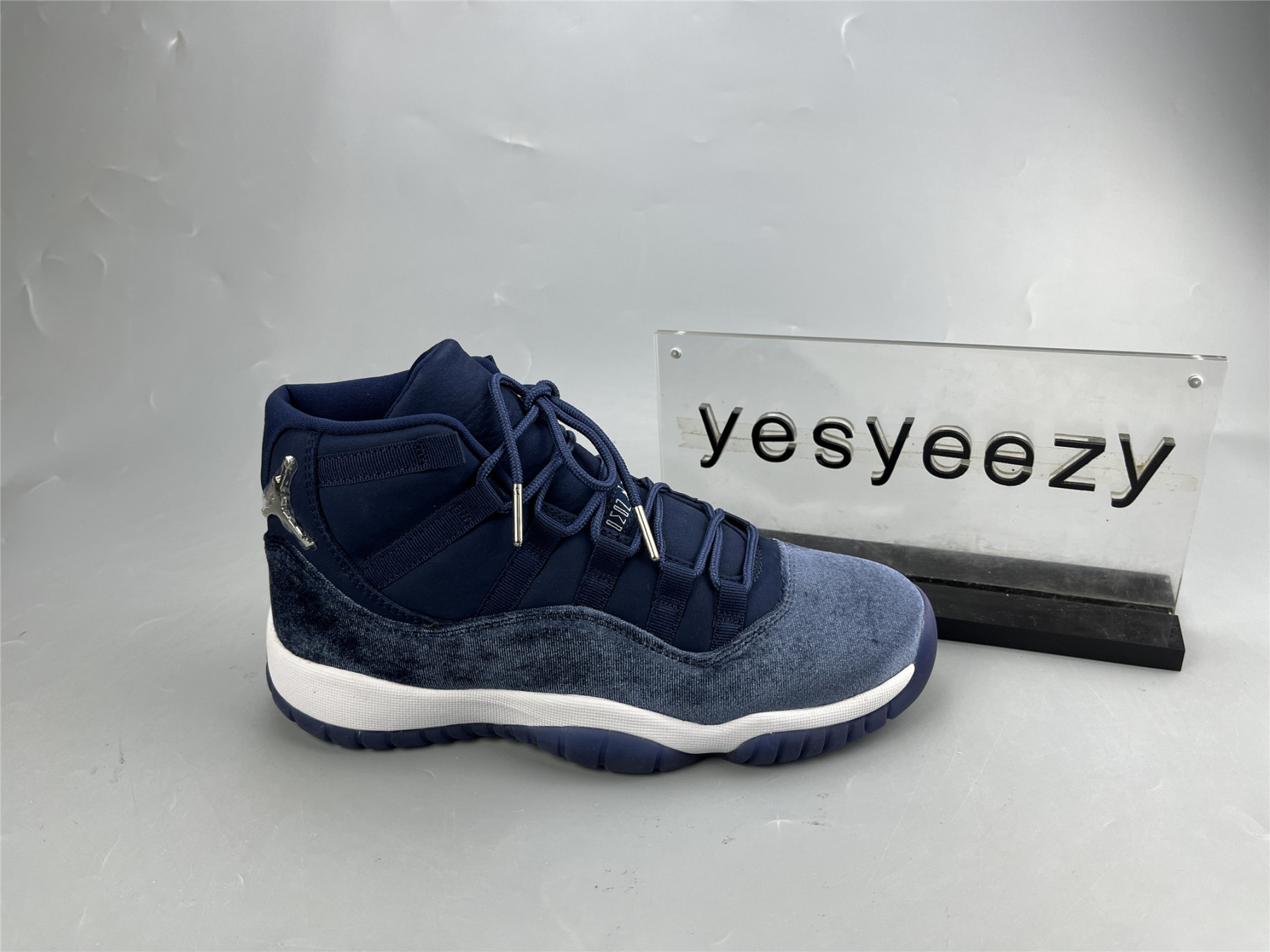 UA WMNS AIR JORDAN 11 RETRO