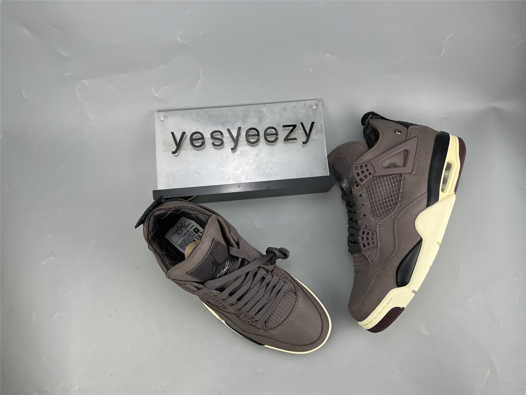 UA A MA MANIÉRE X AIR JORDAN 4 RETRO 