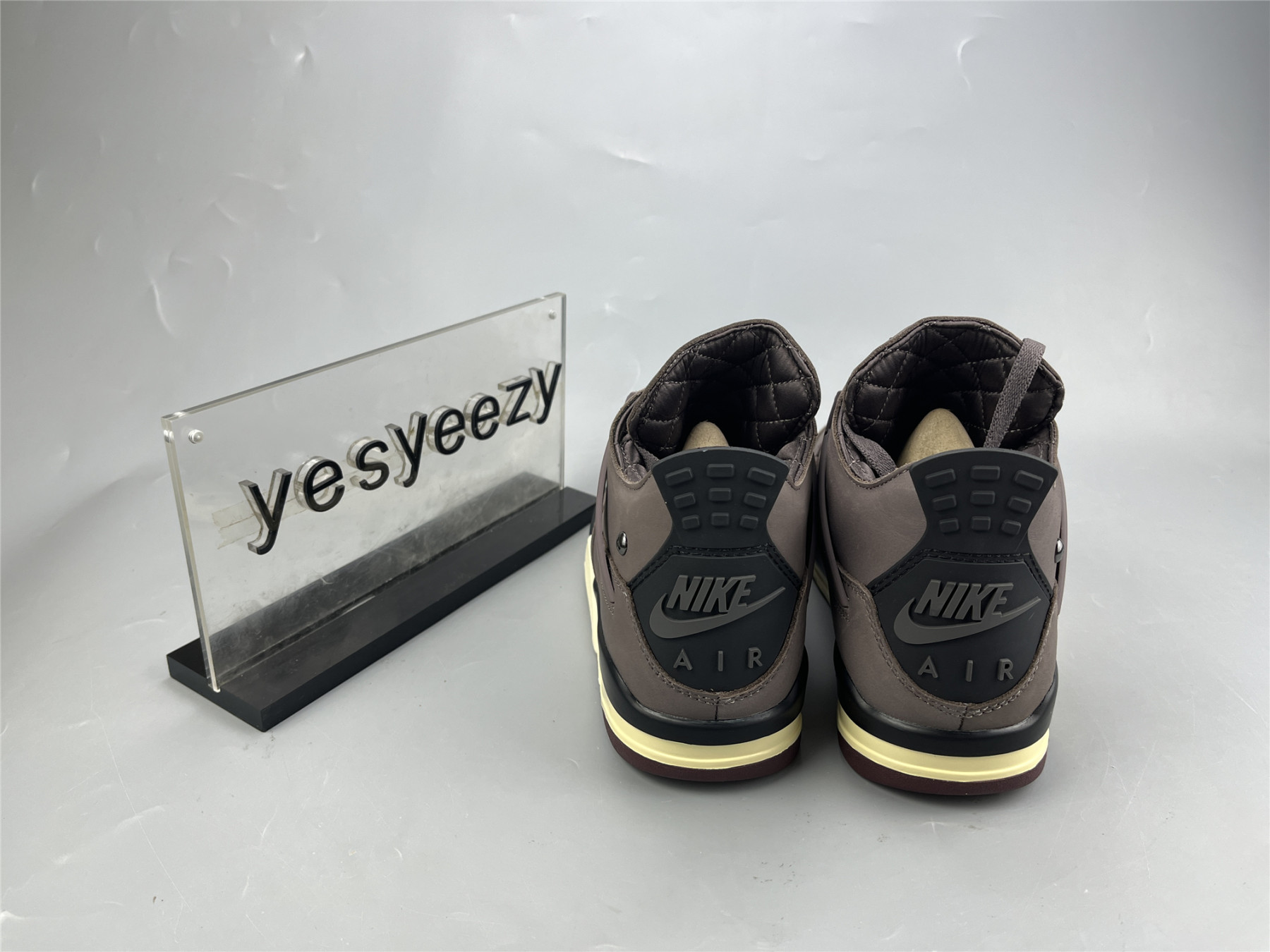 UA A MA MANIÉRE X AIR JORDAN 4 RETRO 