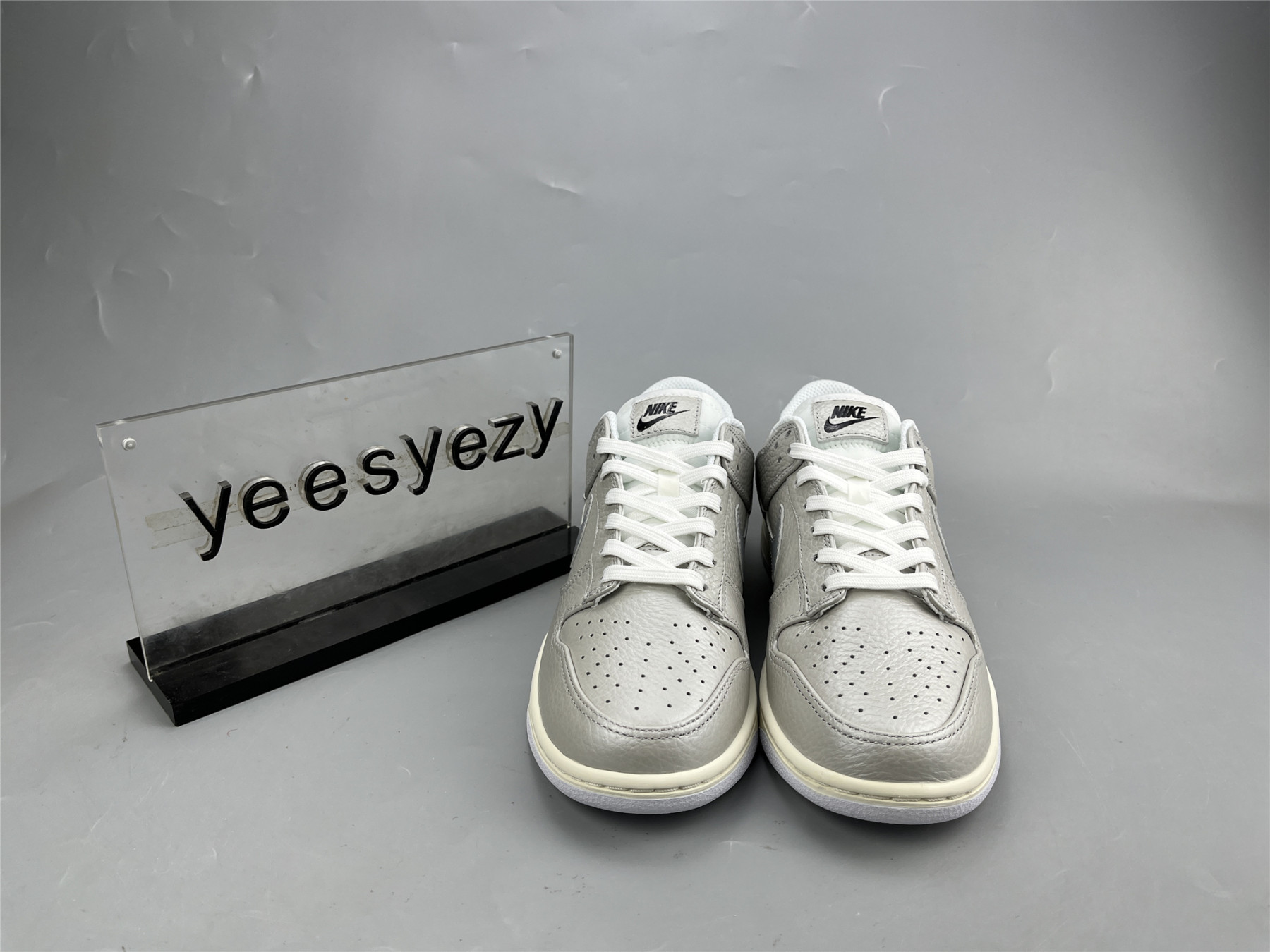 UA NIKE DUNK LOW SE 