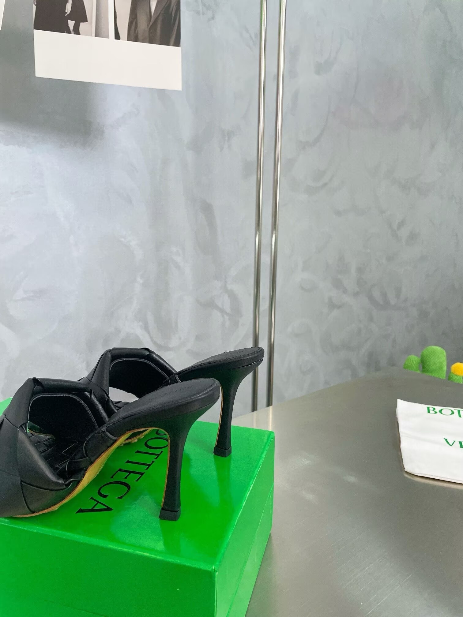 UA Bottega Veneta Lido Slides