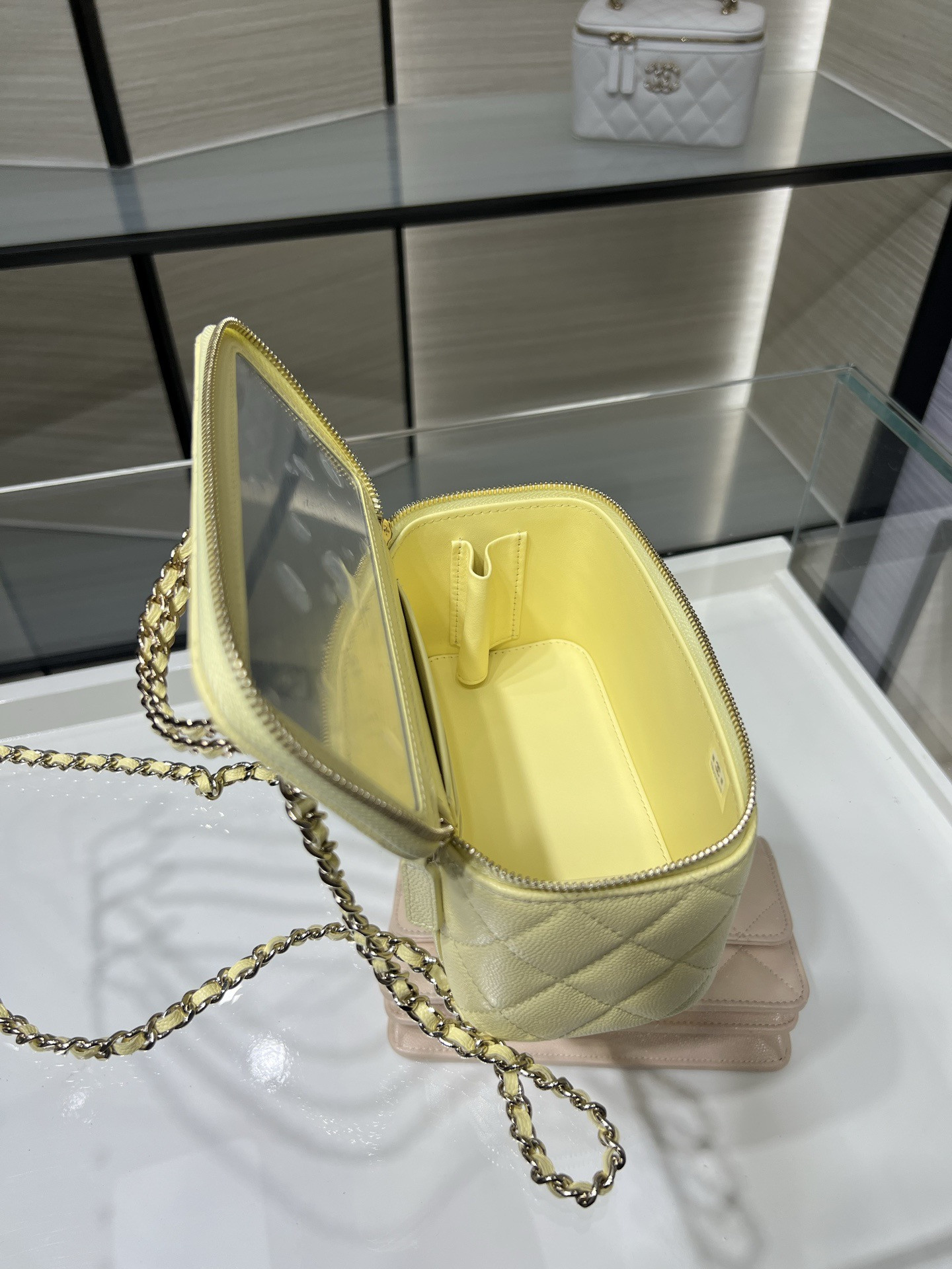 CHANEL Vanity With Chain AP5182 9.5x17x8cm