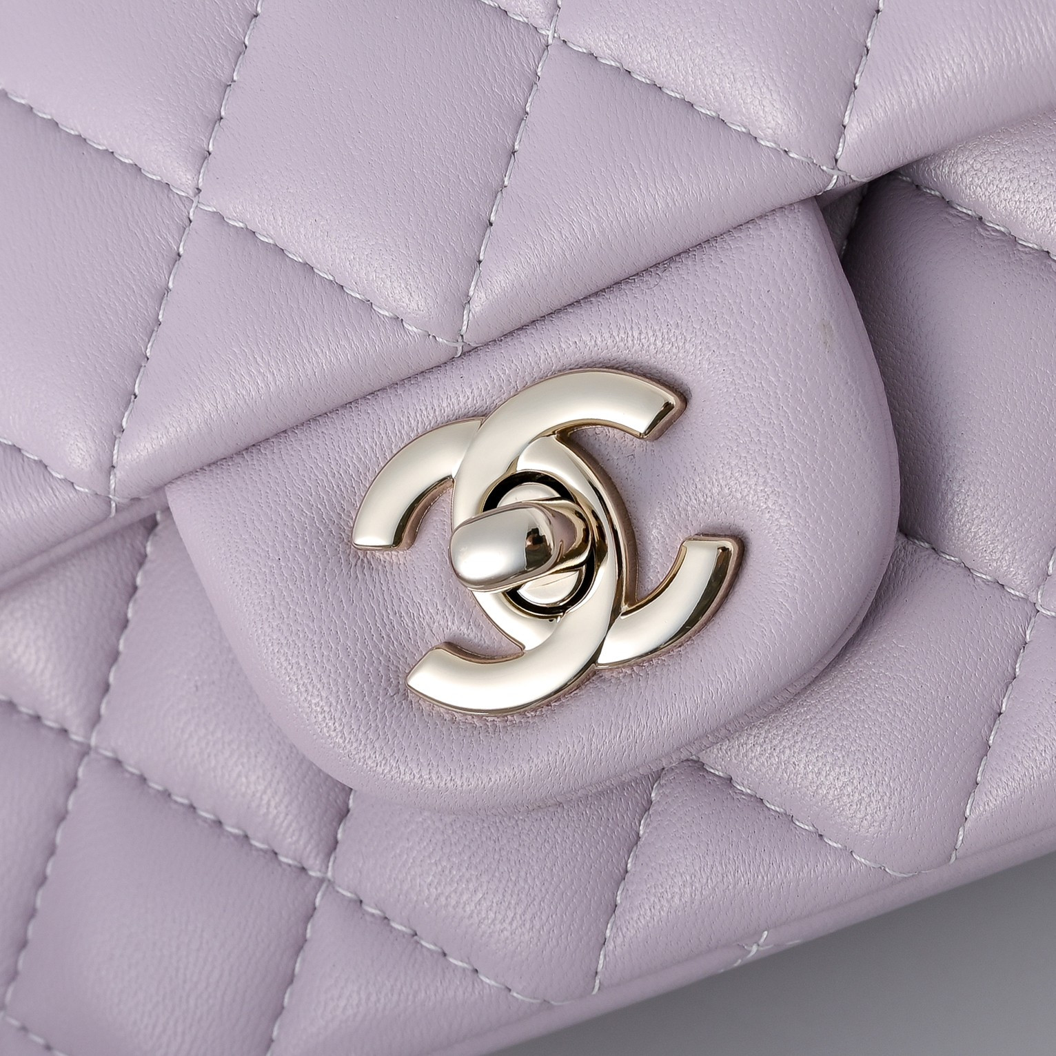 Chanel Mini Flap Bag 20x12x6.5cm