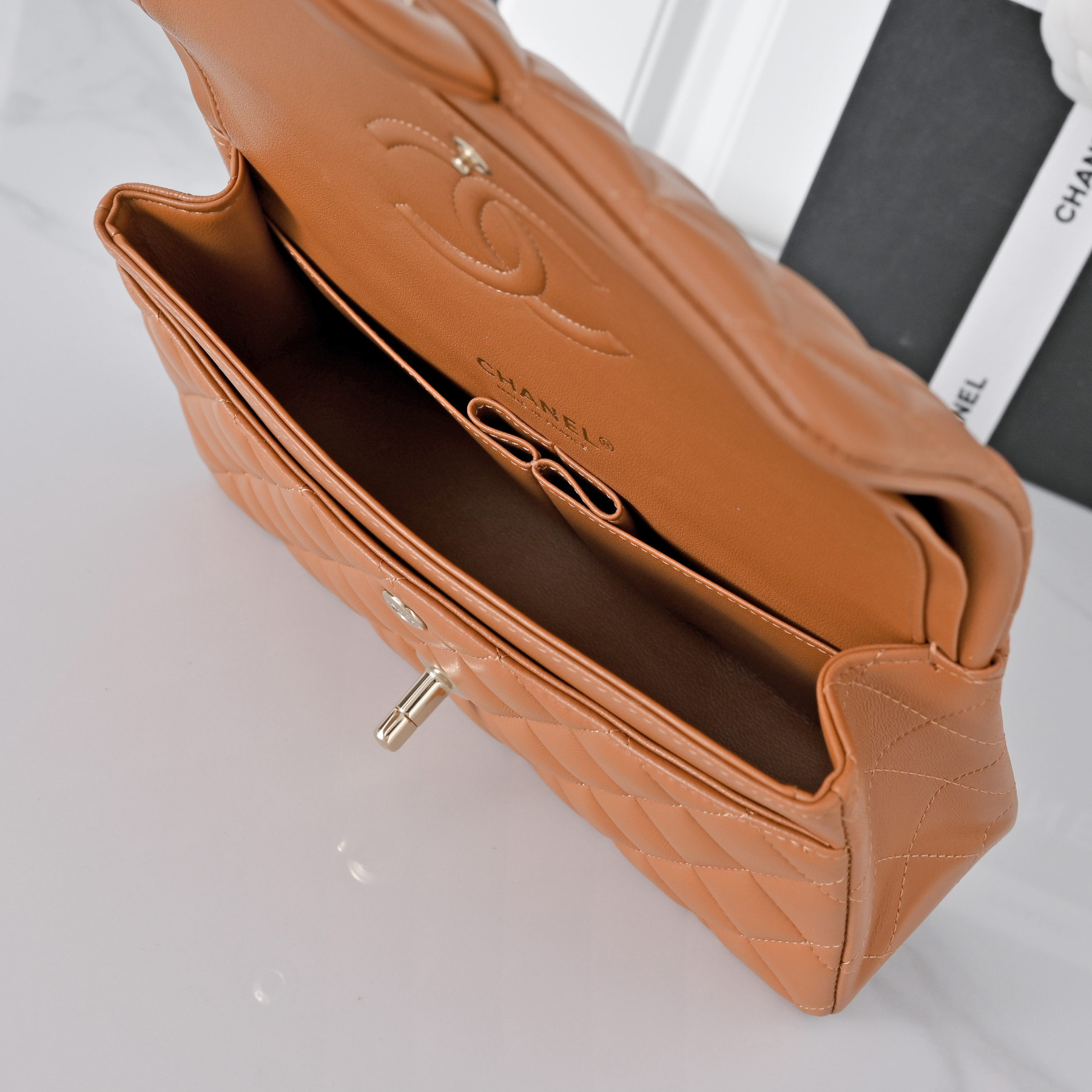 Chanel Classic Flap handbag Caramel with light gold hardware A01113 23x14.5x6cm