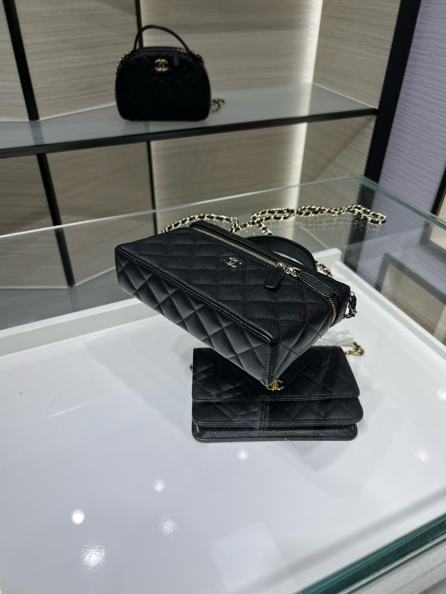 CHANEL Classic Vanity with chain Handbag 17x19.5x5cm