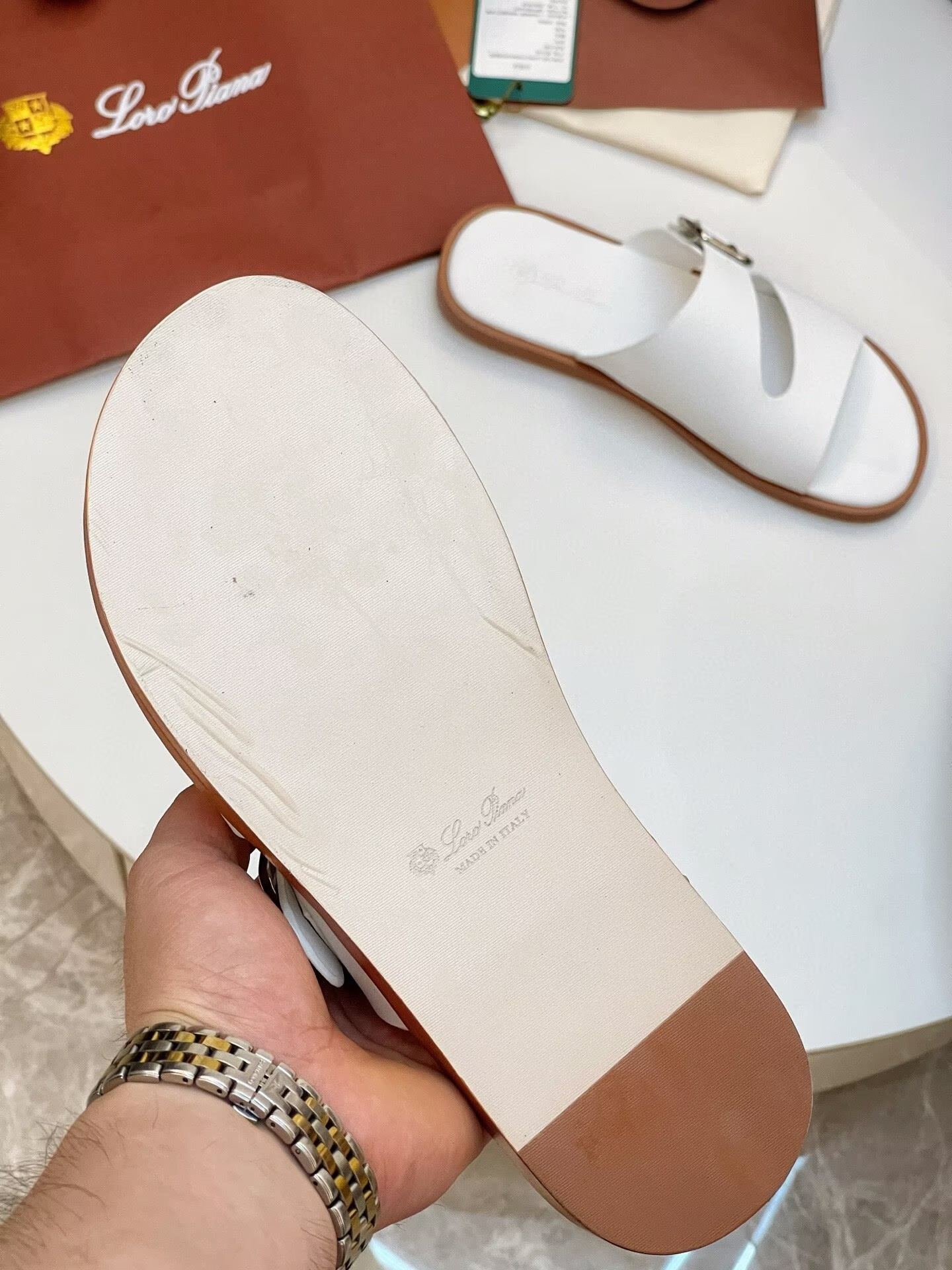 ua L0r0 P1ana sandals