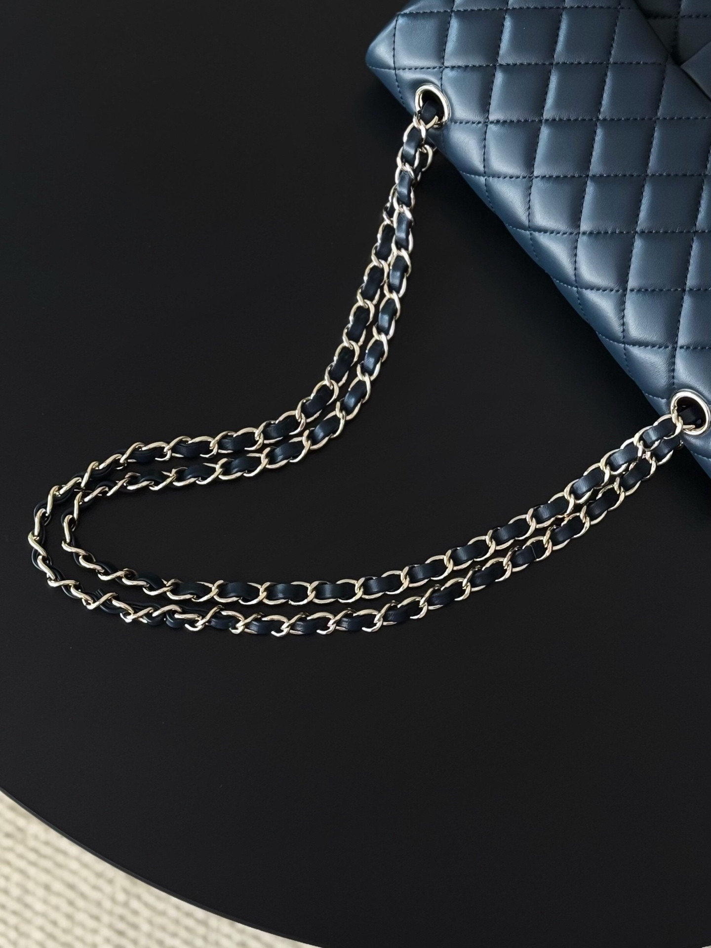 Chanel Flap Bag Royal blue Light gold hardware 25.5x15.5x6.5cm