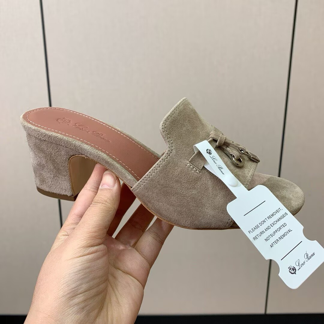 ua L0r0 P1ana summer charms sandal