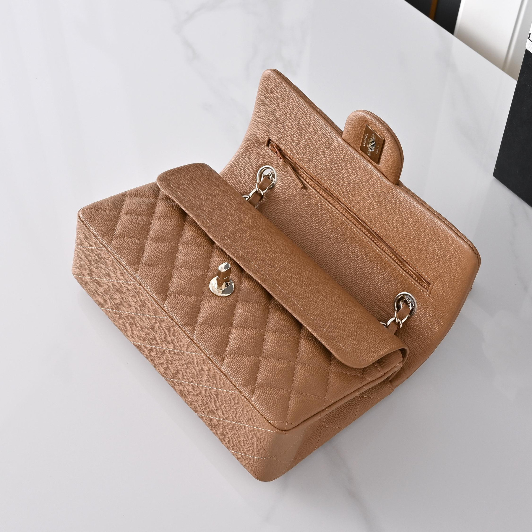 Chanel Classic Flap handbag Caramel with light gold hardware and caviar leather A01113 23x14.5x6cm