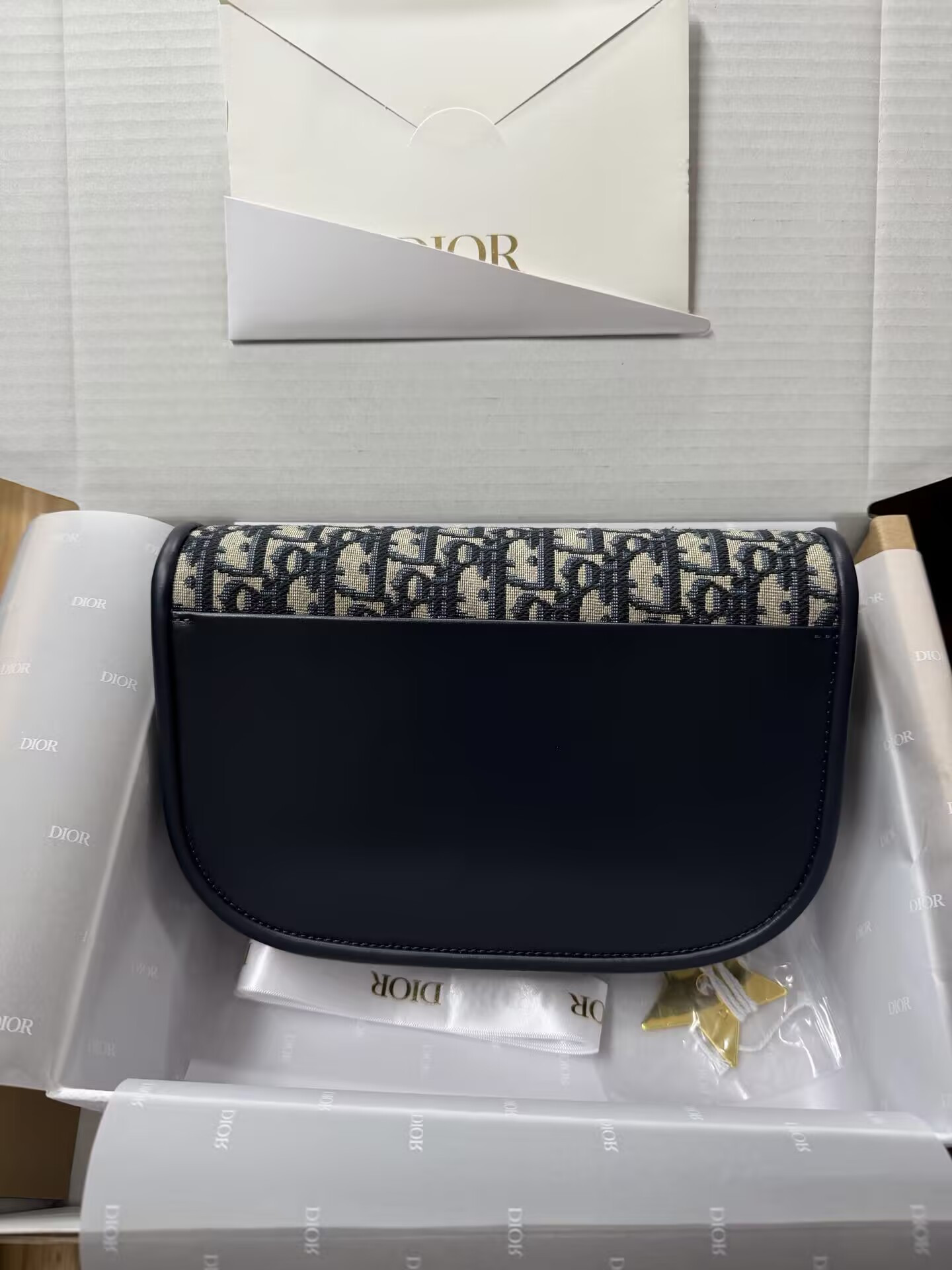 Dior Médaillon Flap Bag 22x13x9.5cm