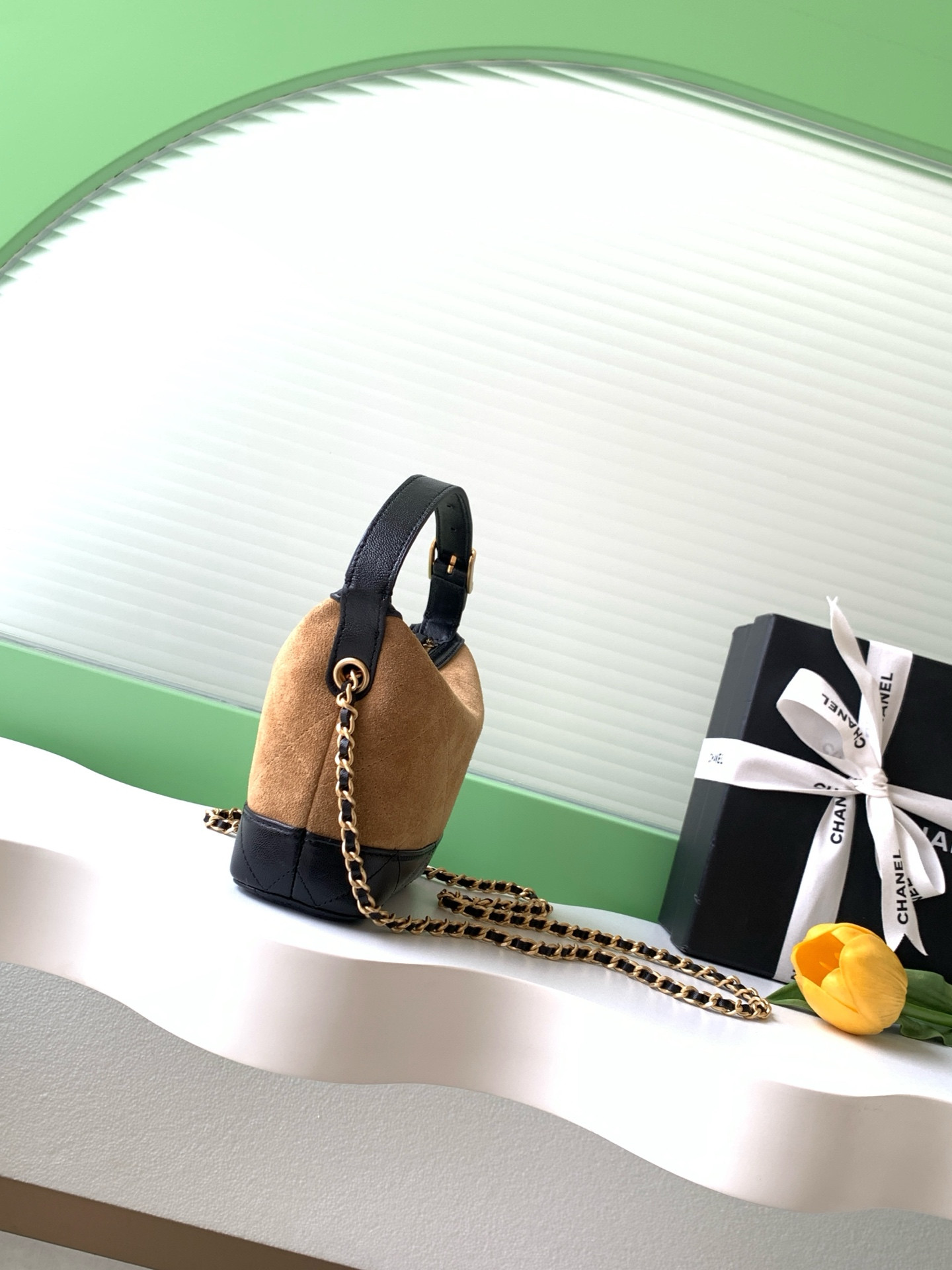 Chanel Clutch with chain AP5187 21x19x7cm