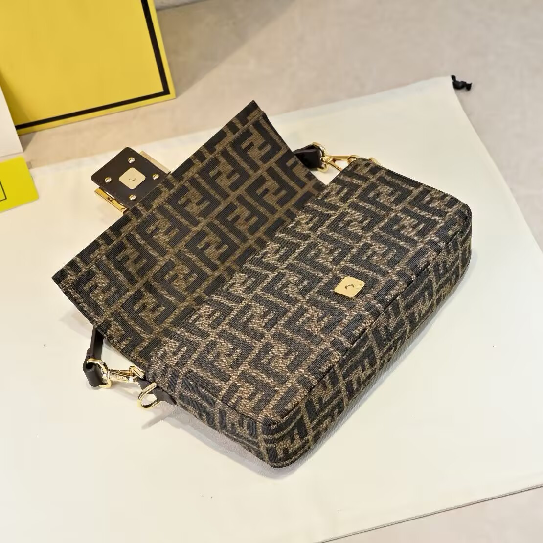 Fendi Baguette Shoulder Bag 26x13x6cm