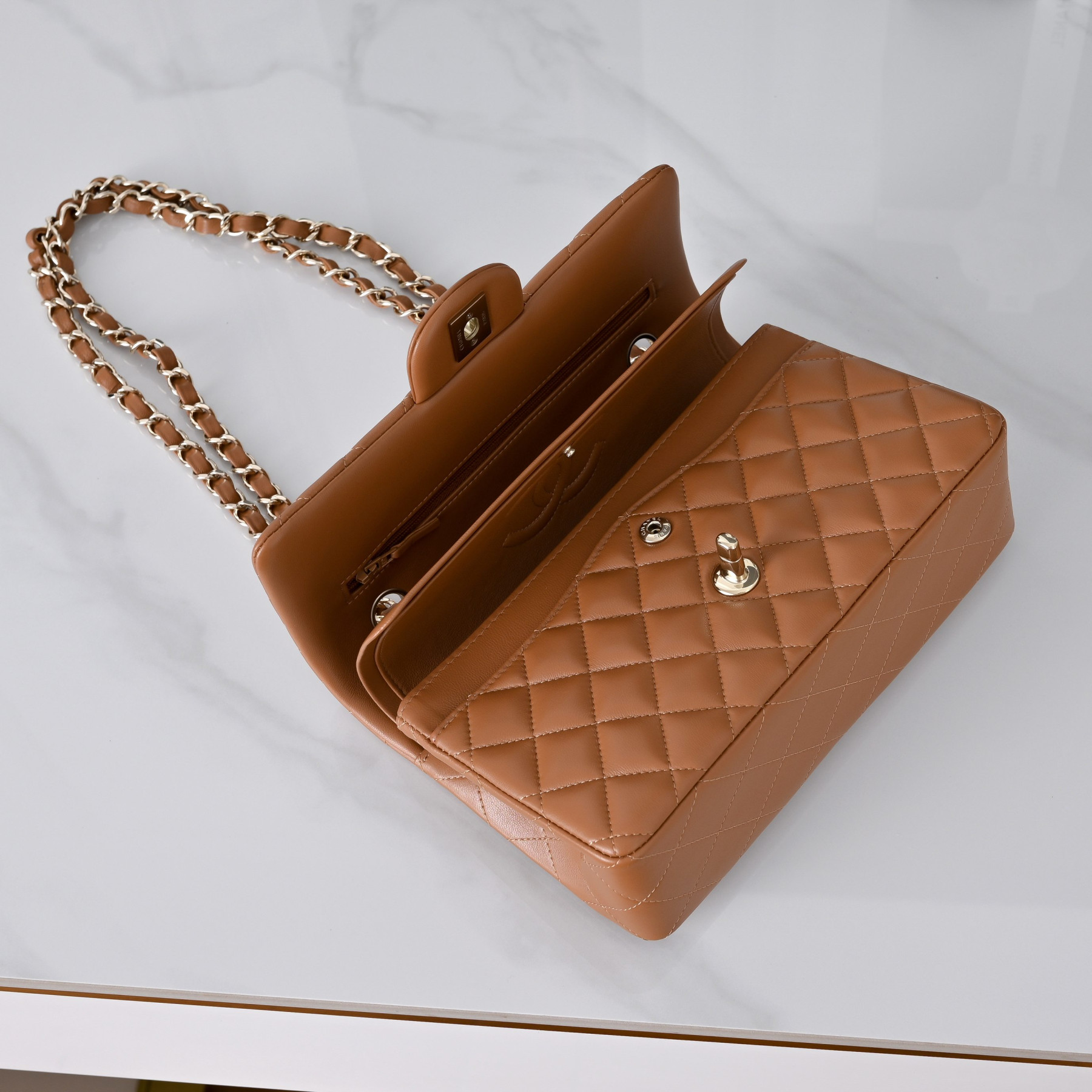 Chanel Classic Flap handbag Caramel with light gold hardware A01113 23x14.5x6cm