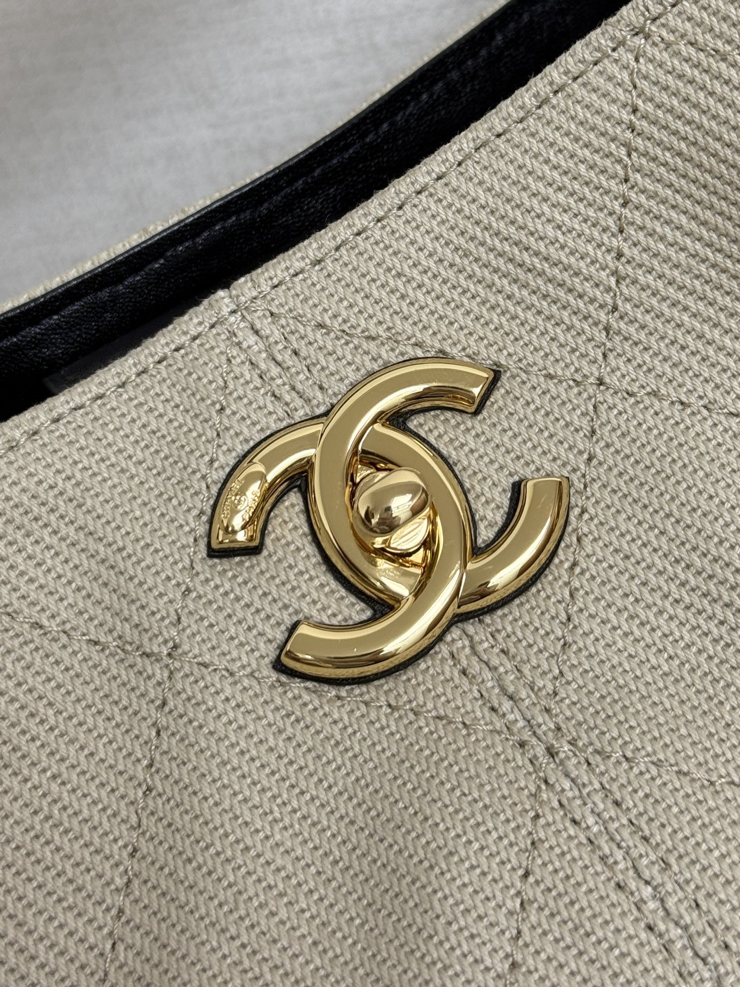Chanel Hobo Bag 35x24x12cm