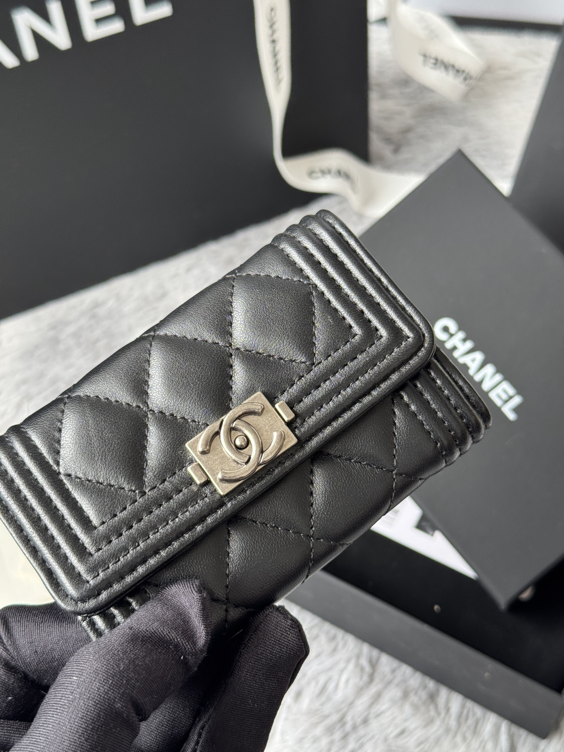 Chanel BOY CHANEL Flap Card Holder A80603 7.5x11.3x2.1cm