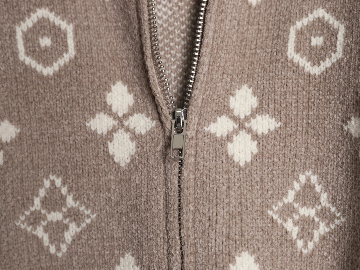 L0vis Vvtt0n LV 25ss Cardigan Sweaters