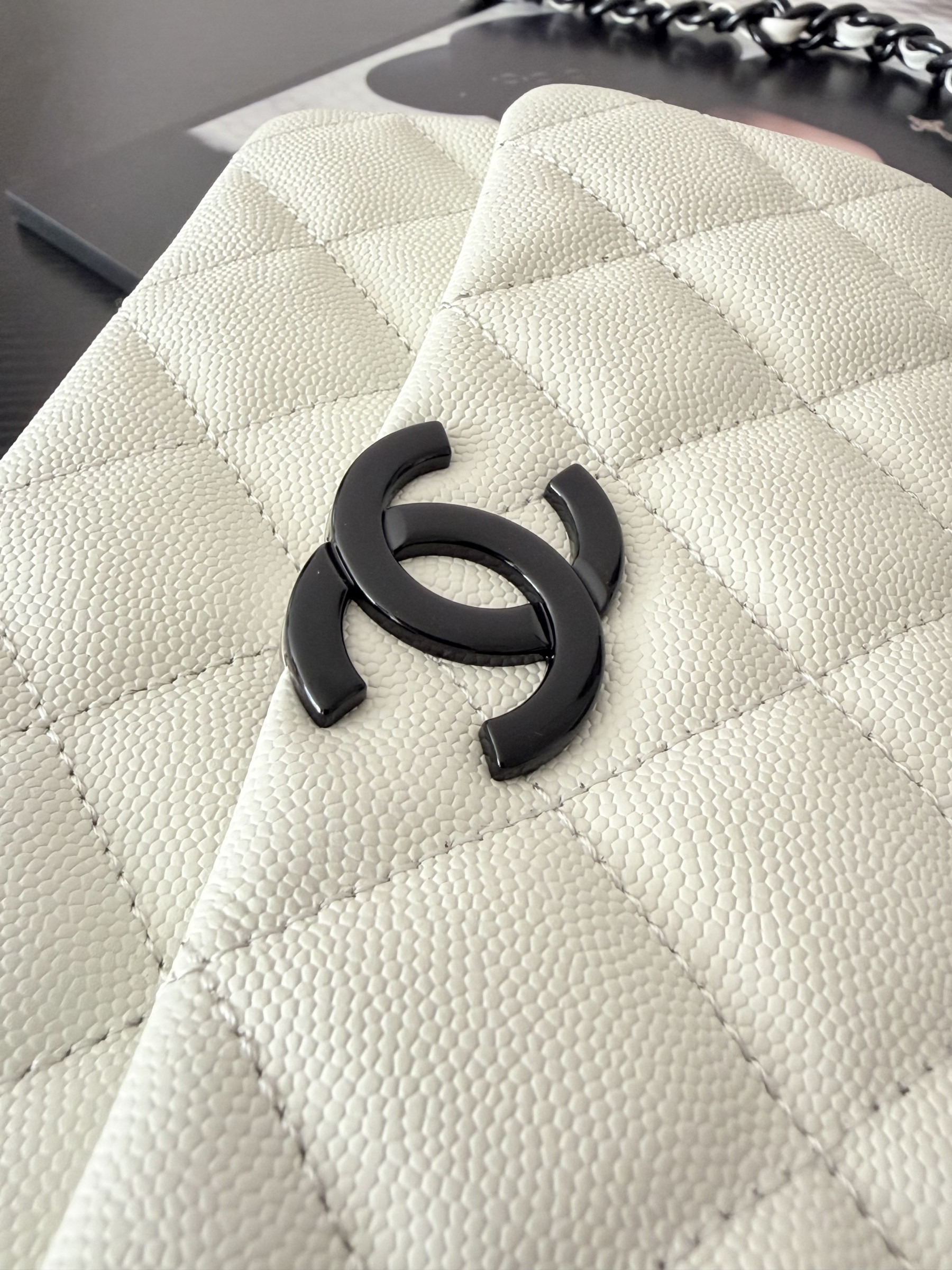 Chanel Flap Bag AS2302 20x12.5x6cm