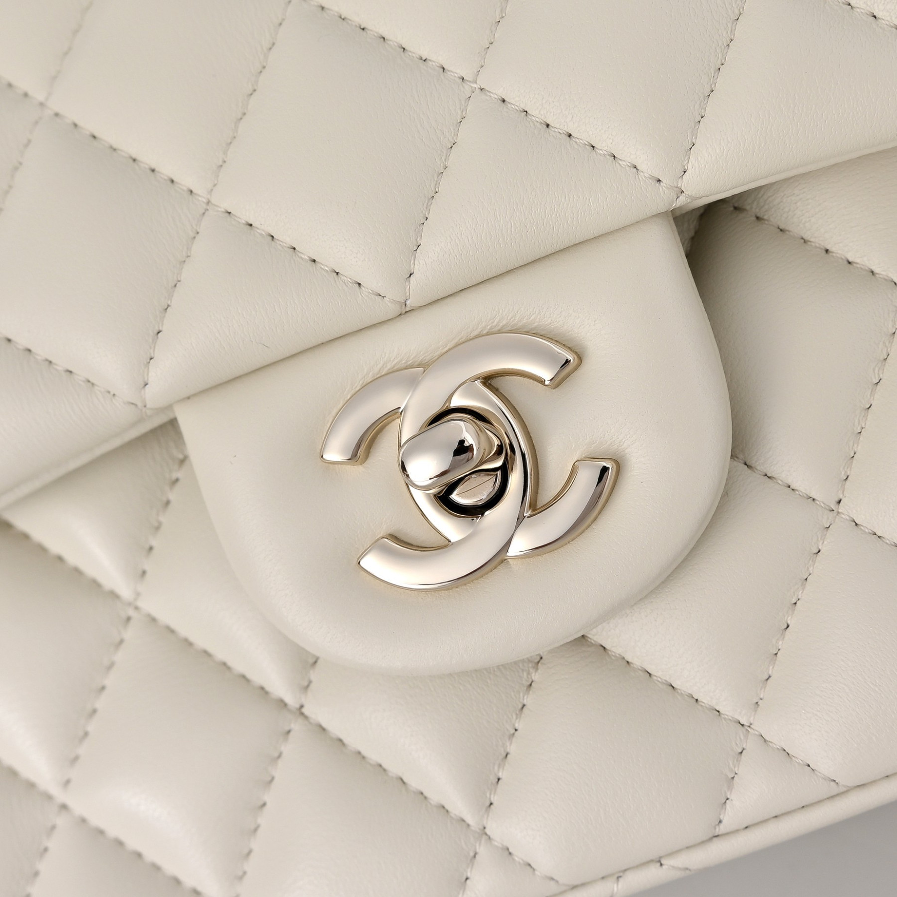 Chanel Classic Flap handbag Milky tea with light gold hardware A01113 23x14.5x6cm