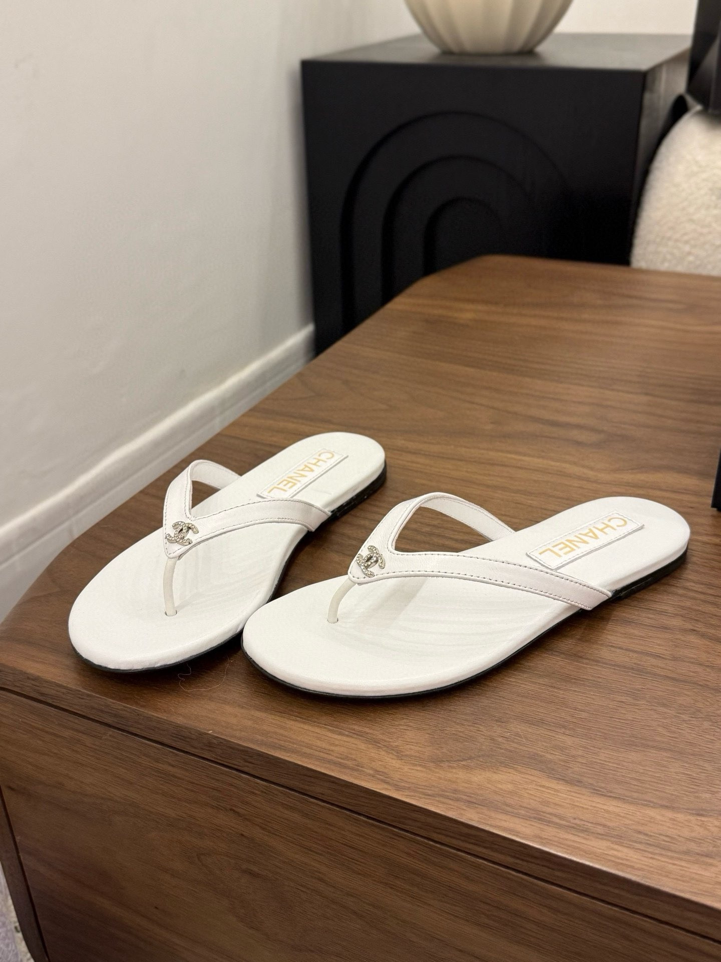 UA Chanel Slides