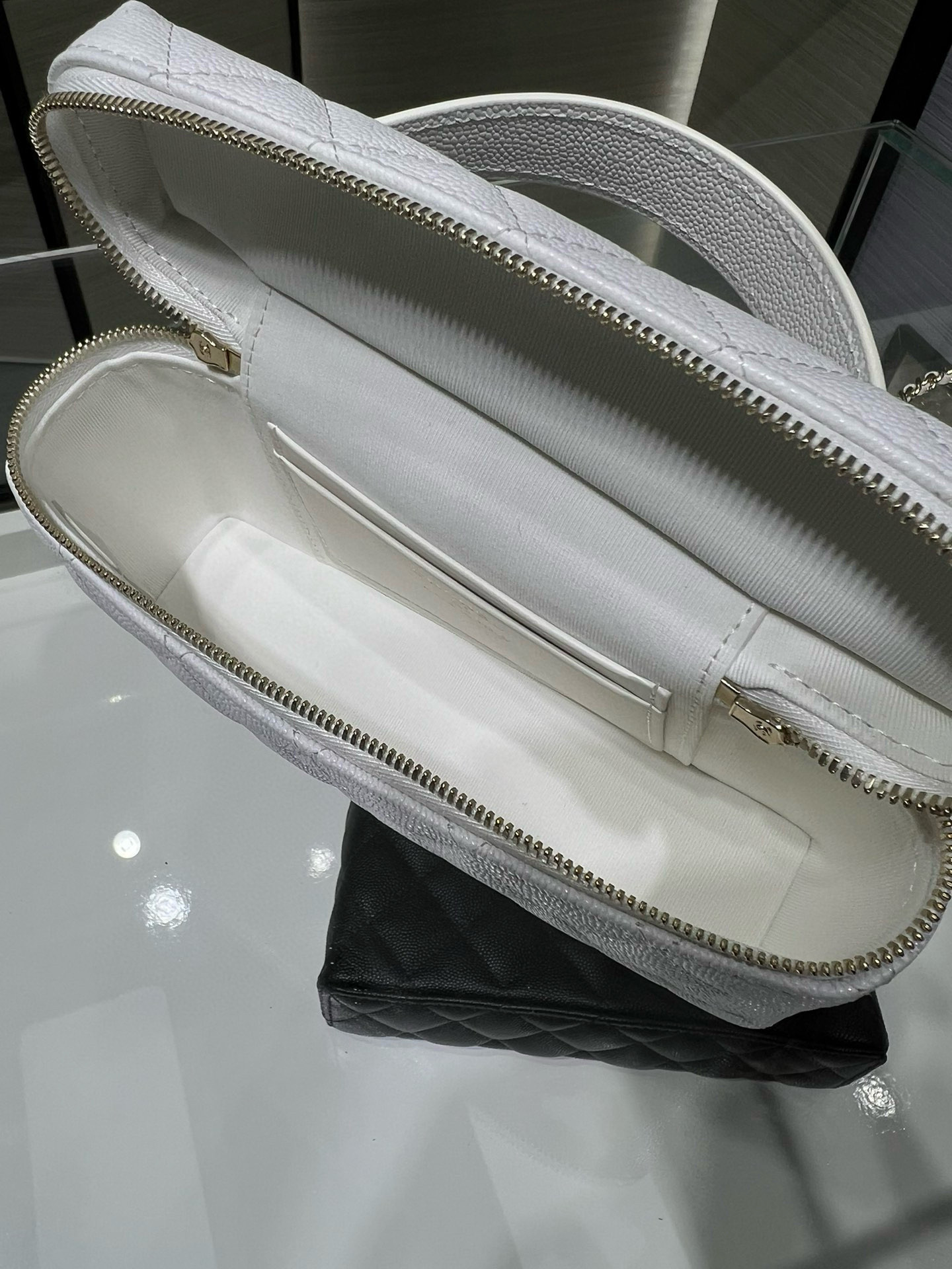CHANEL Classic Vanity with chain Handbag AP4385 17x19.5x5cm
