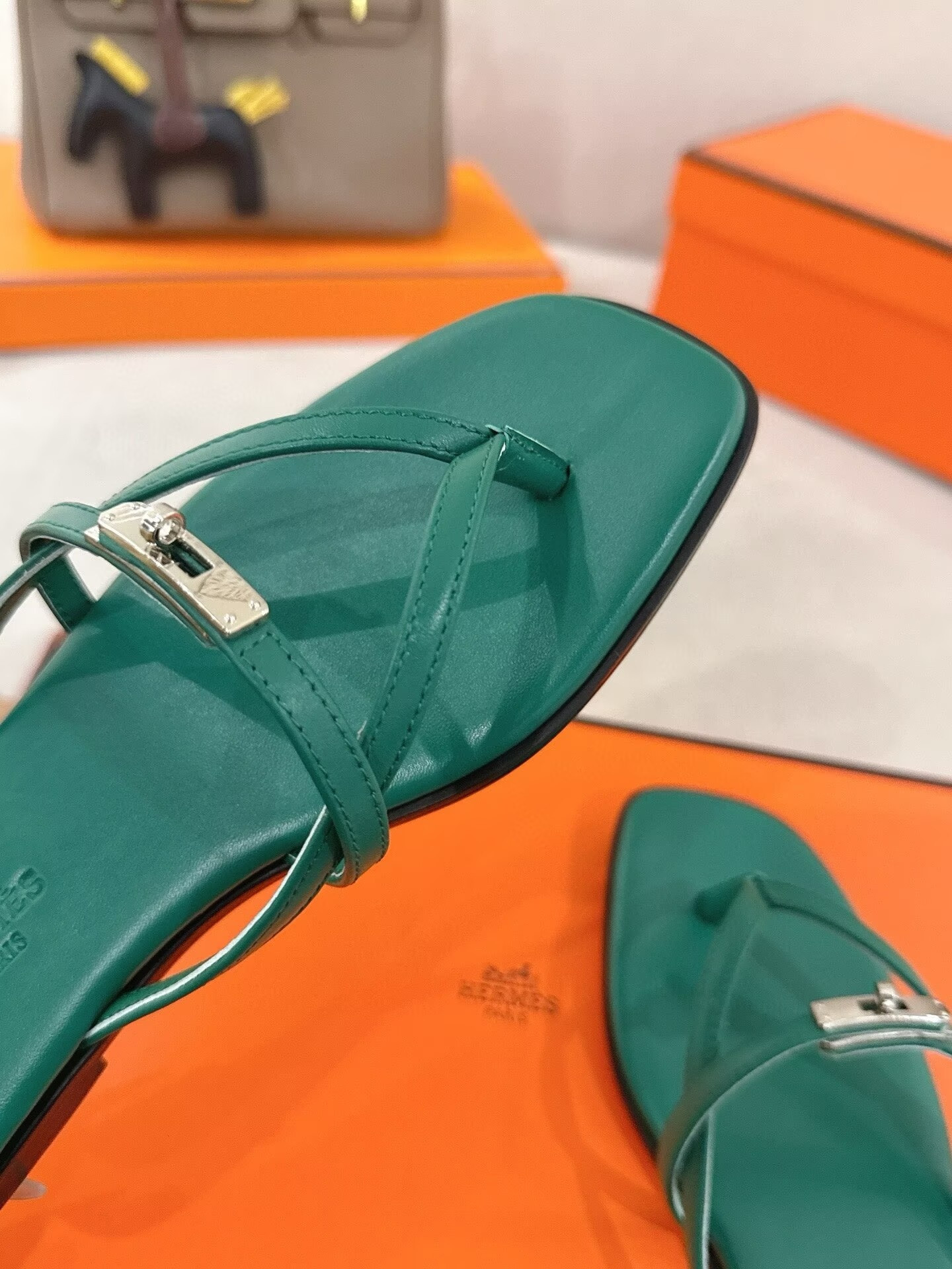 ua H**me5 miss sandals