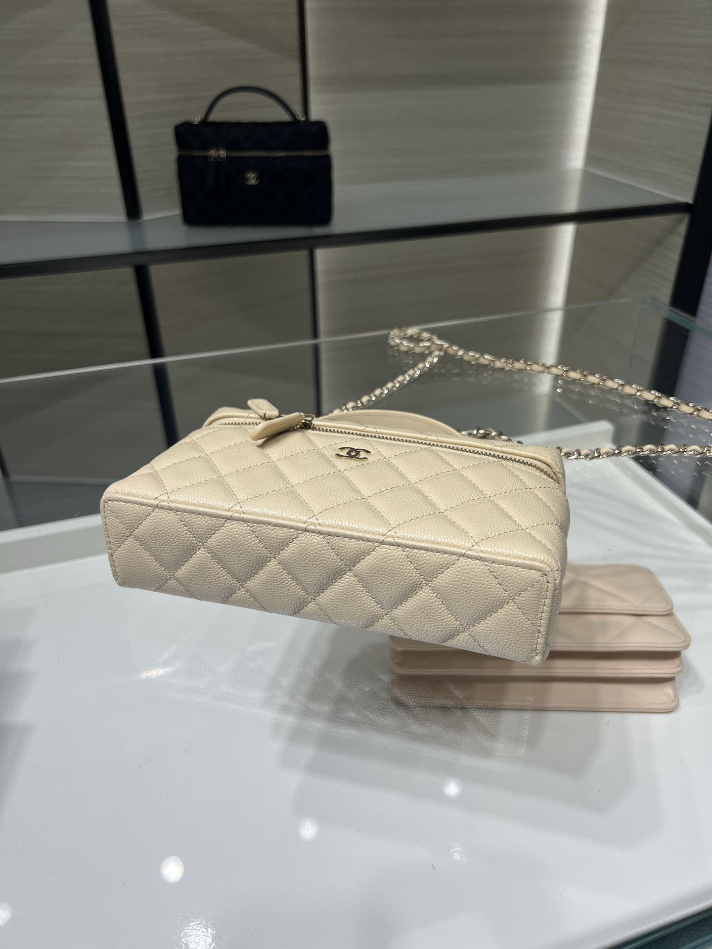 CHANEL Classic Vanity with chain Handbag AP4385 17x19.5x5cm
