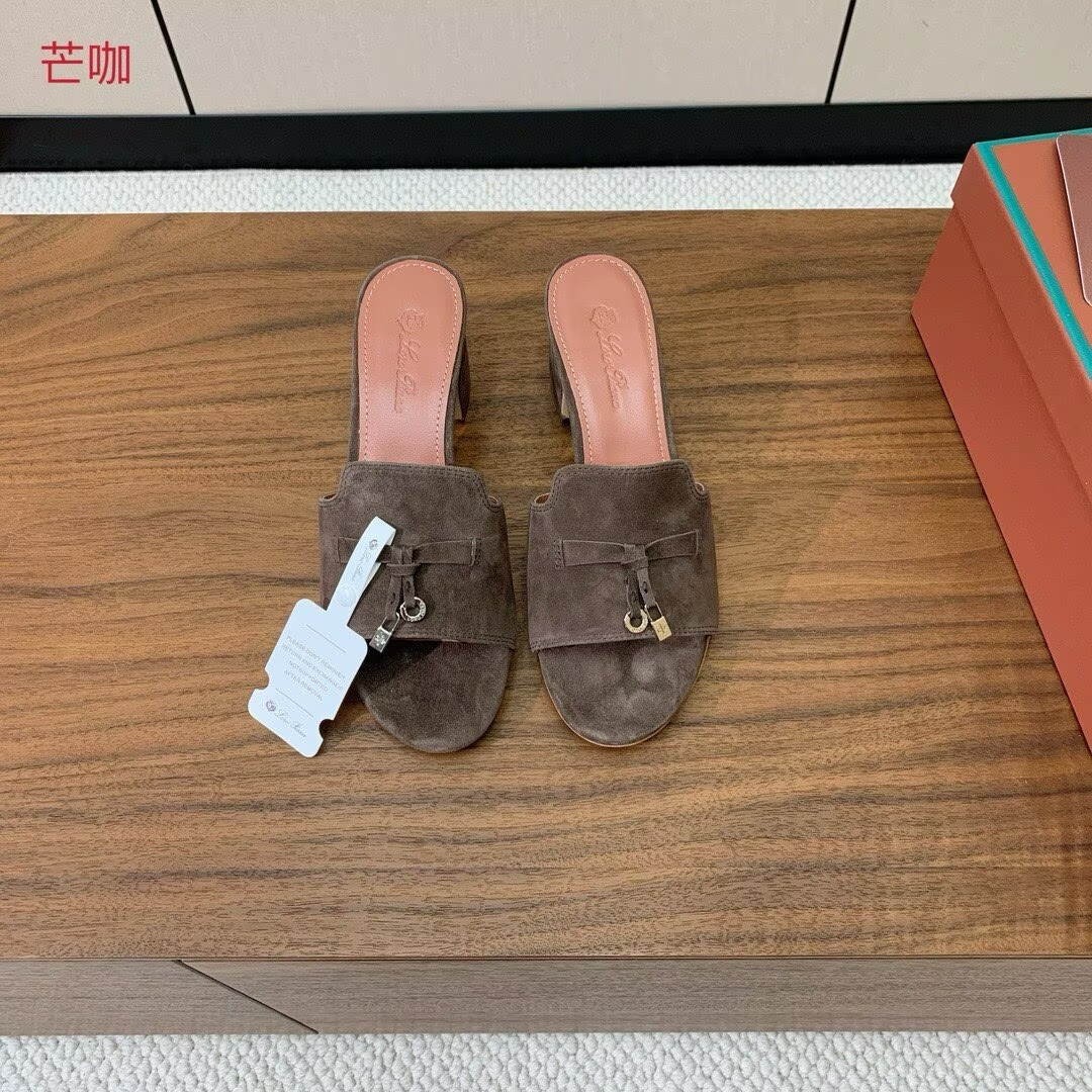 ua L0r0 P1ana summer charms sandal