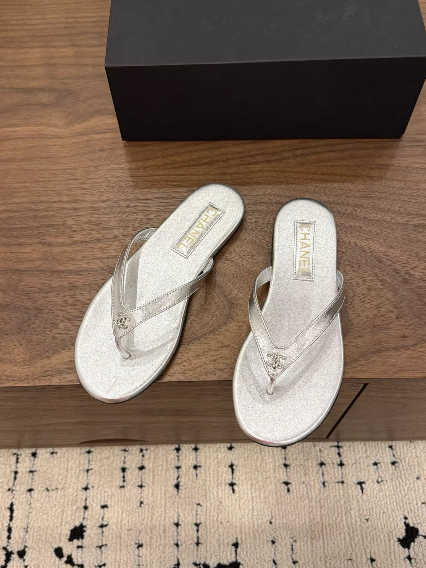 UA Chanel Slides