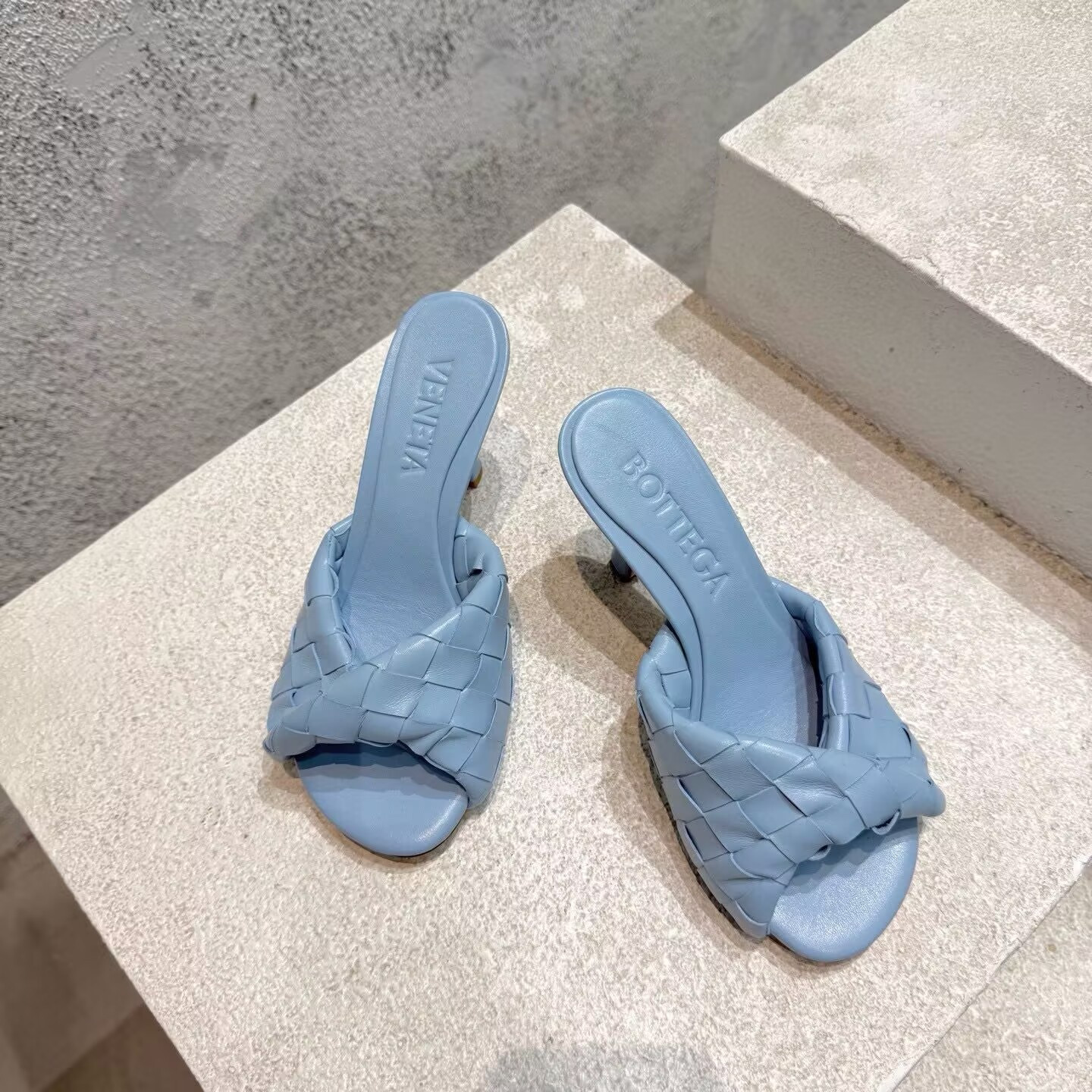 UA B0tt*ga Ven*ta Blink Slides