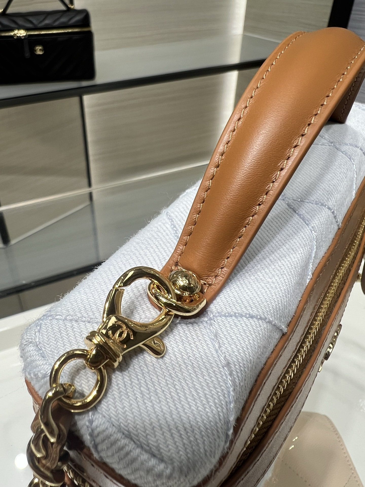 CHANEL Classic Vanity with chain Handbag AP5164 17x19.5x5cm