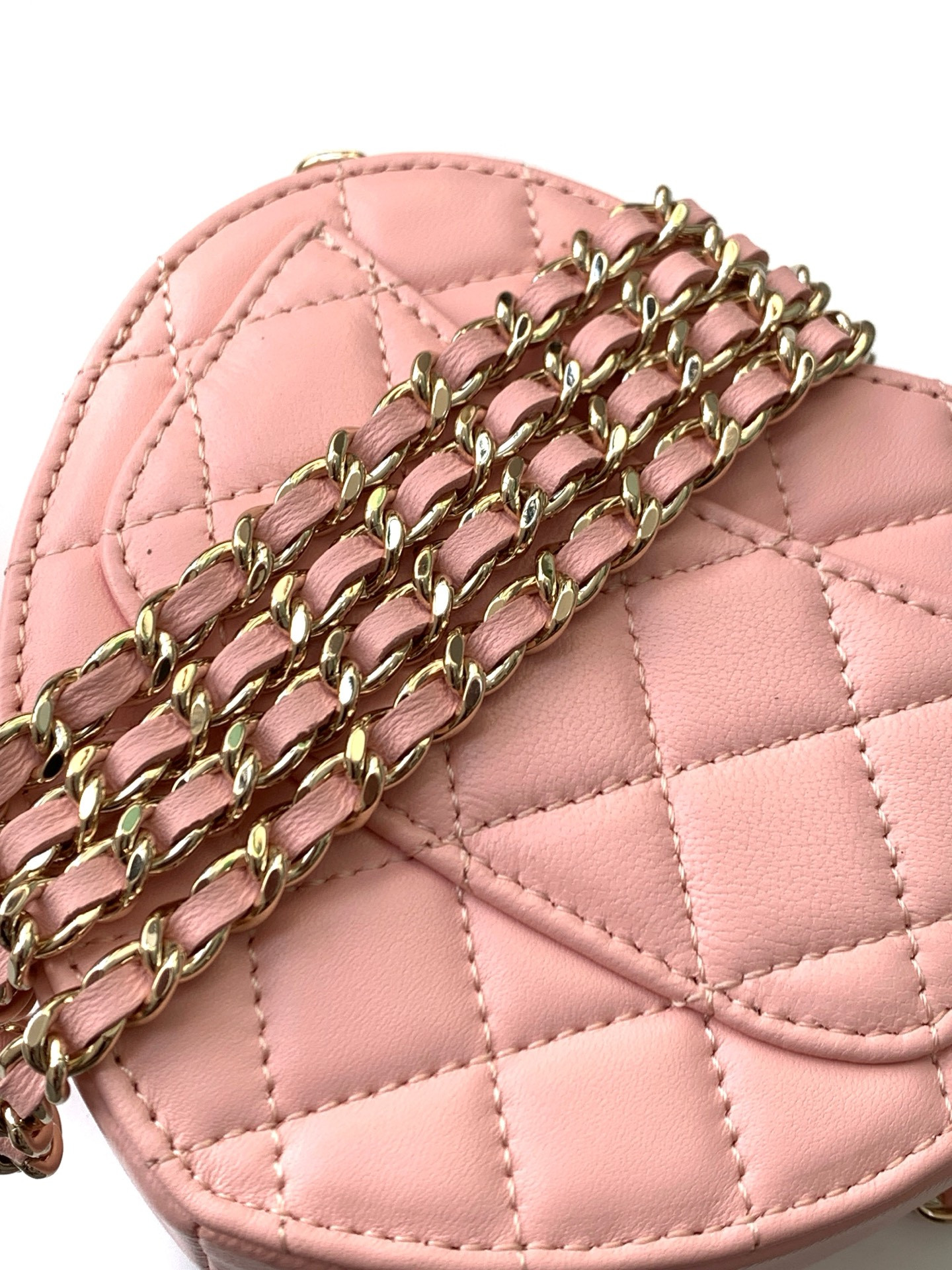 Chanel Mini 22S Heart Clutch With Chain 12x13x5.5cm
