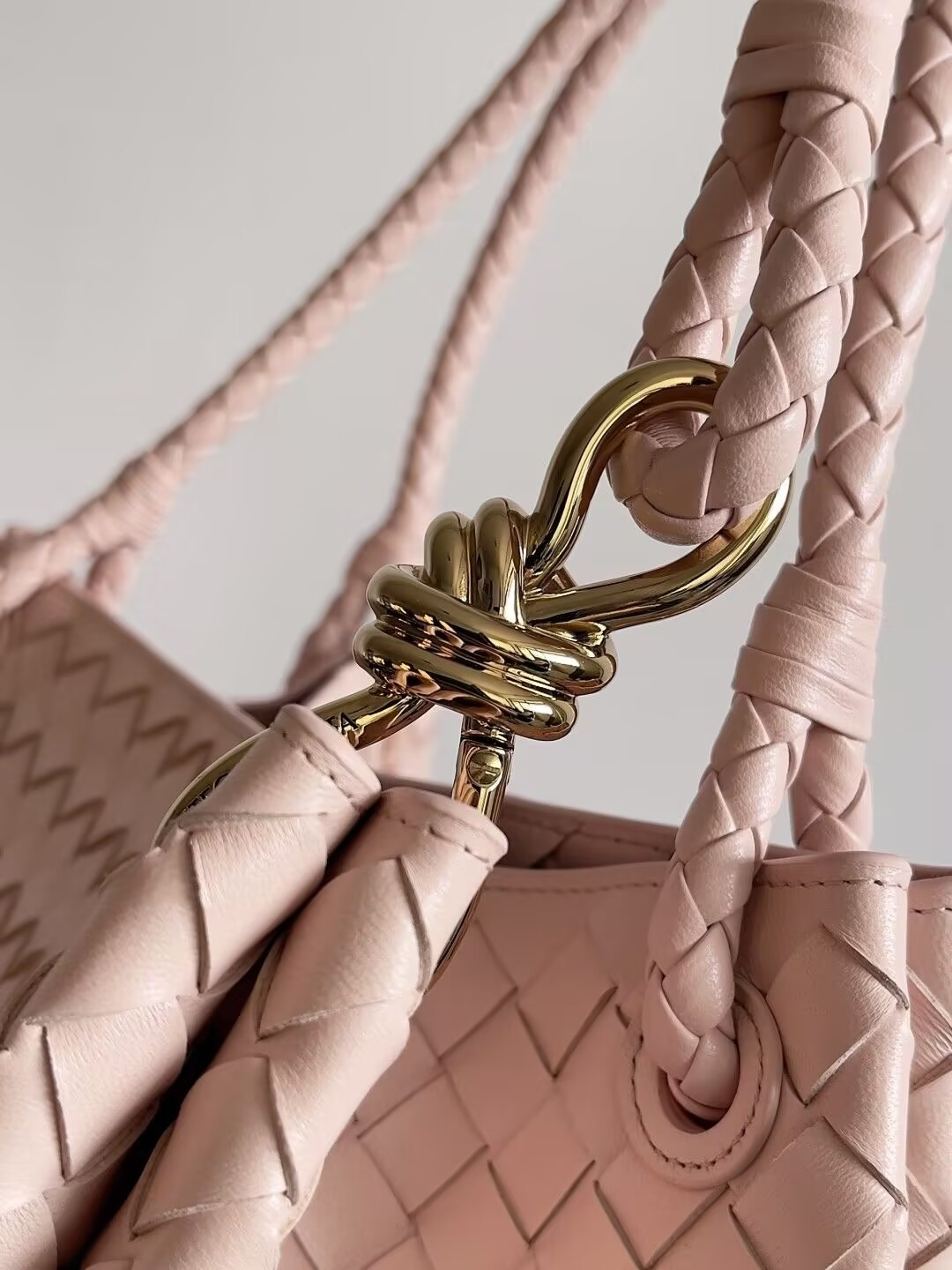 Bottega Veneta andiamo parachute 796571 30x26x20cm