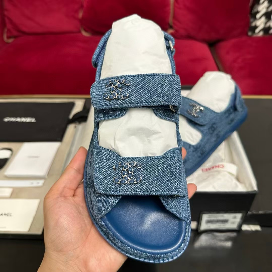 UA Ch**el Slides