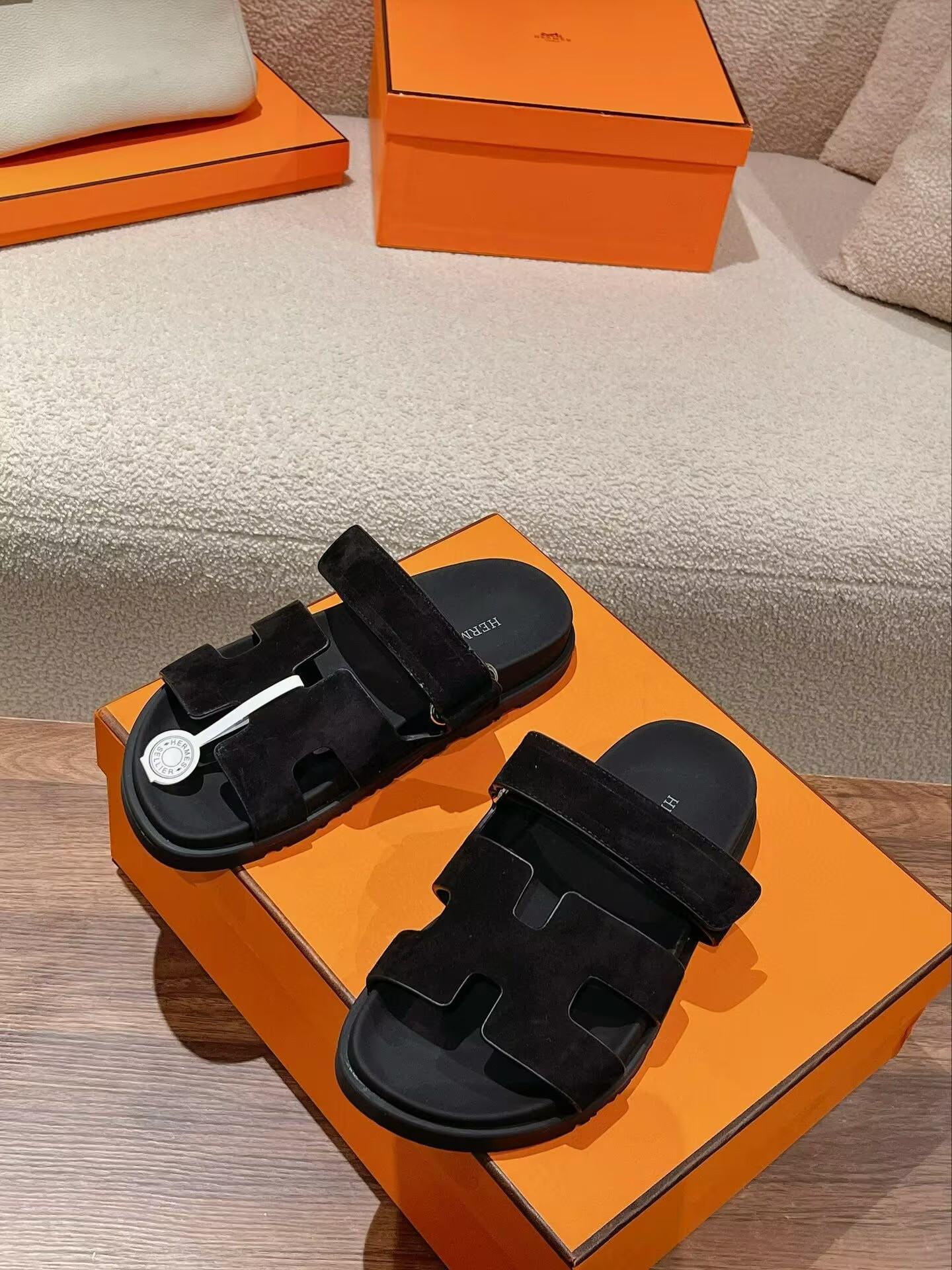 UA H**me5 Chypre Sandal