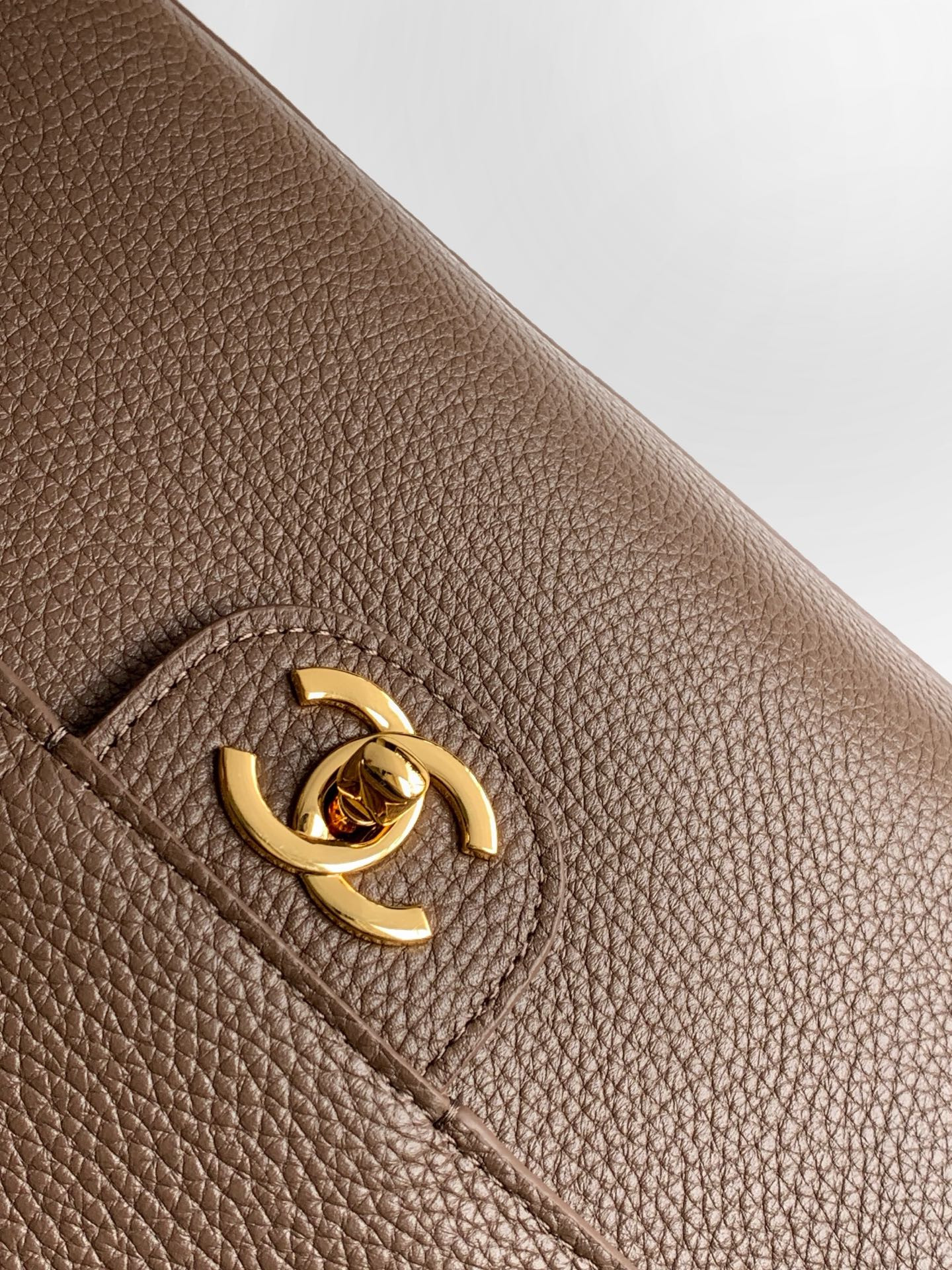 Chanel Maxi Flap Bag AS6233 26x38.5x11cm