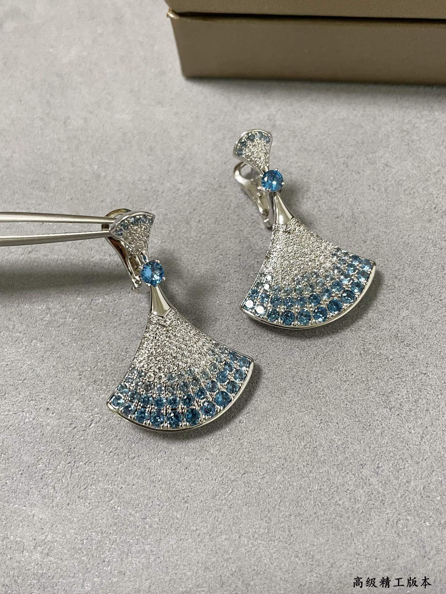 Bv1g*ai Gradient fan-shaped skirt Earrings