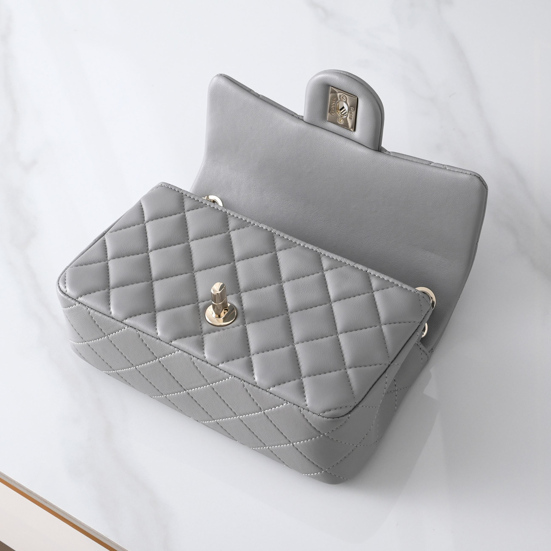 Chanel Classic Flap Handbag CF AS5759 20x13x7cm