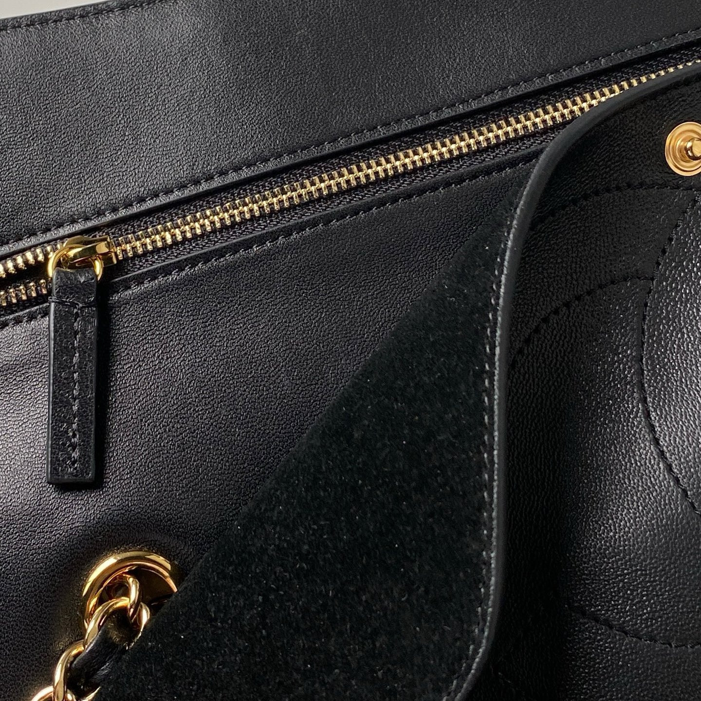 Chanel Maxi Flapbag Gold hardware AS6281 19.5x32x10cm