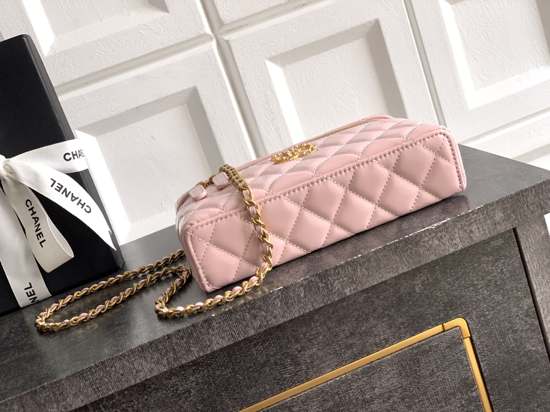 Chanel Vanity with Chain 17x19x5cm