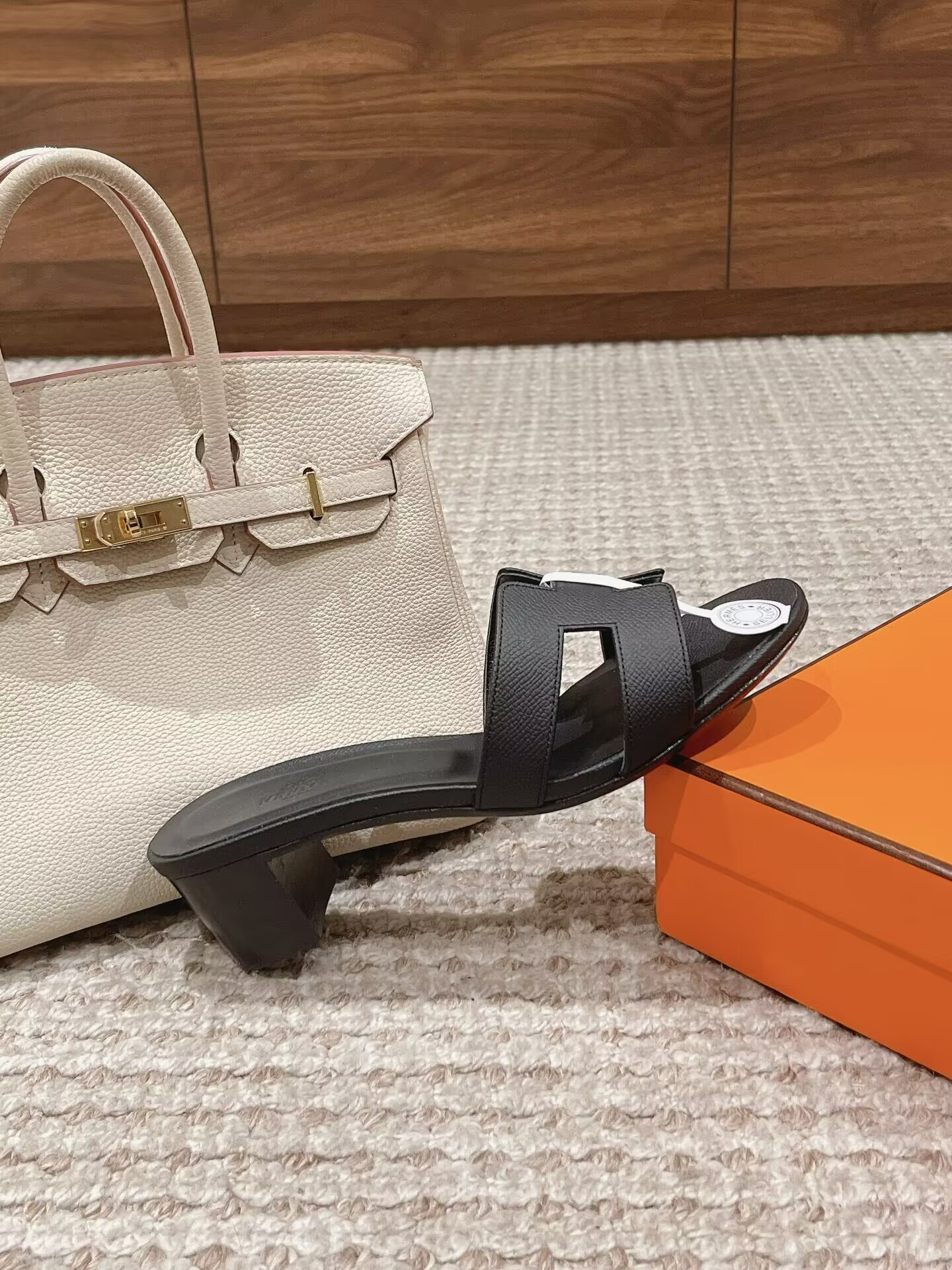 UA H**me5 Oasis sandal
