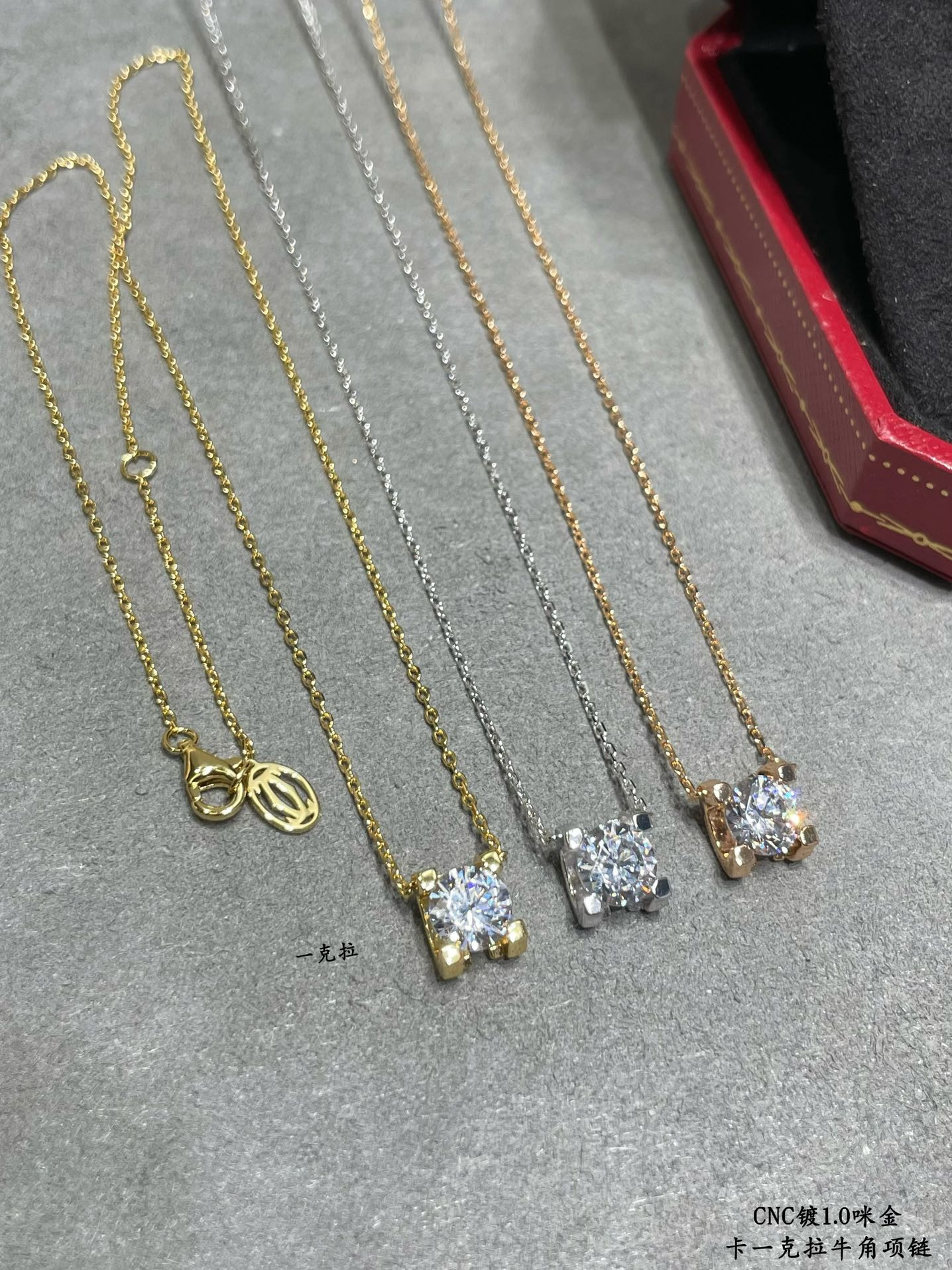 Ca*t1er One carat Horn Necklace