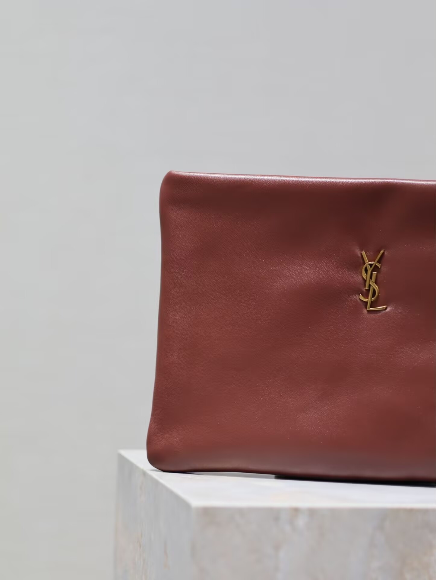 Y51 CALYPSO large pouch in lambskin 30x22x3cm