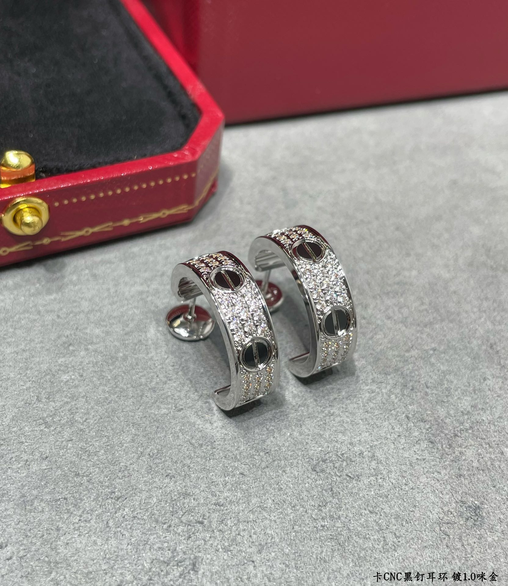 Ca*t1er black studded star earrings