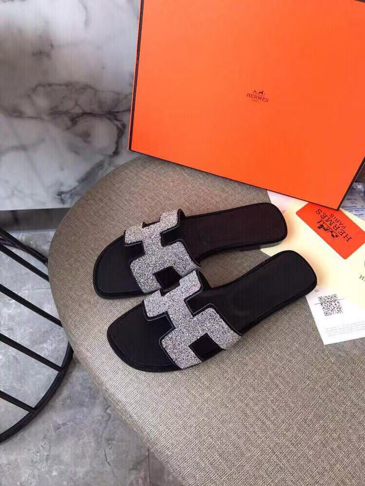 UA H**me5 Oran sandal