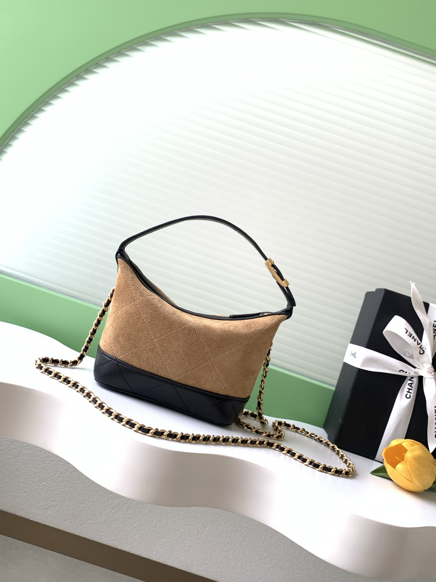 Chanel Clutch with chain AP5187 21x19x7cm