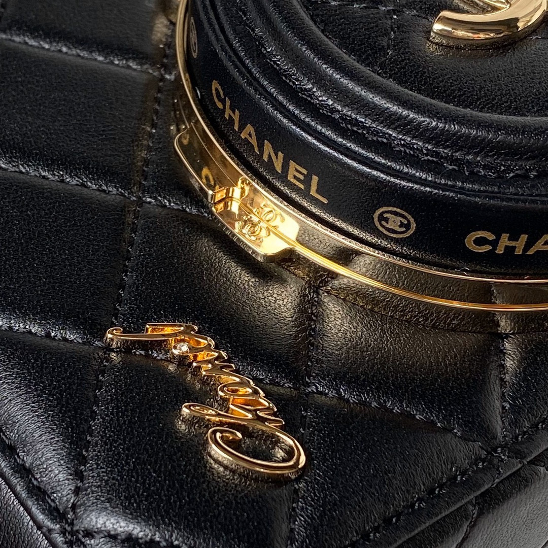 Ch**el CAMERA BAG 4.5 × 6.2 × 2.3 in