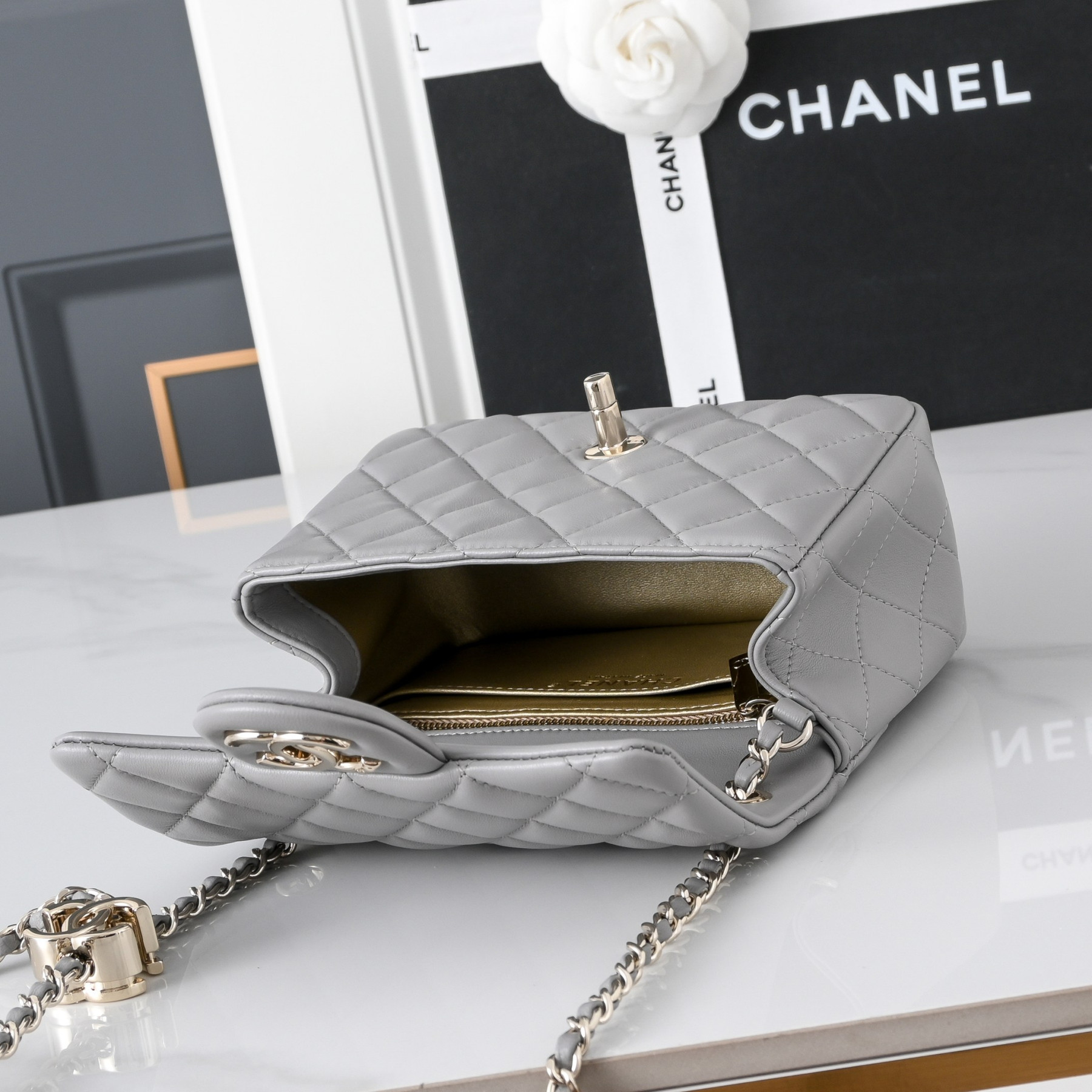 Chanel Classic Flap Handbag CF AS5758 18x13x7cm