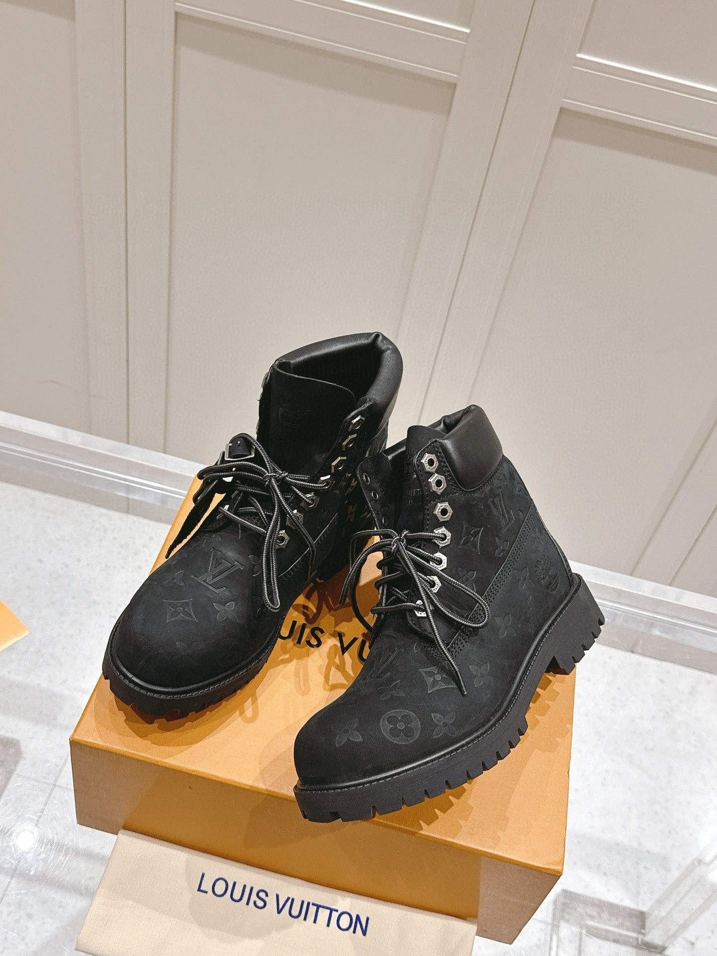 ua lv x Timb**1*nd ankle boots